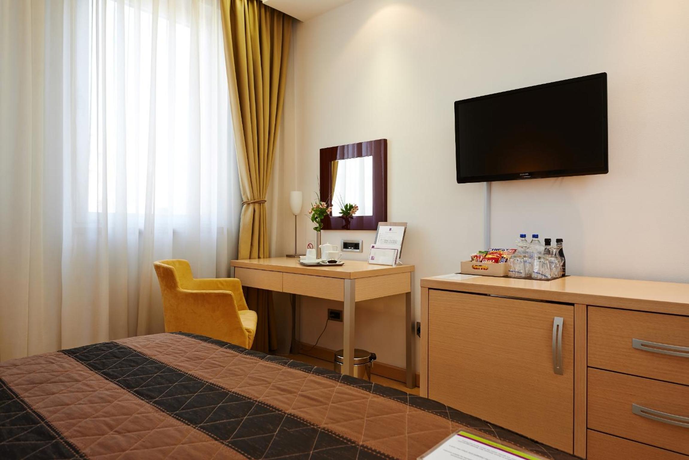 Double Room - Photo 6