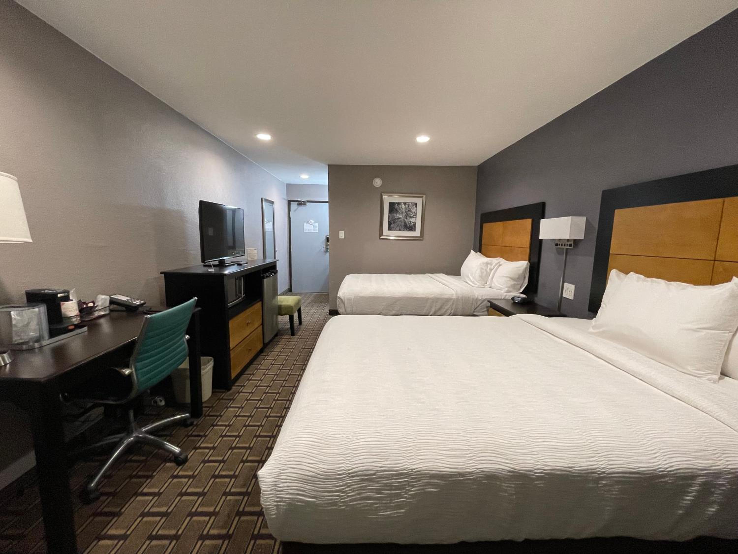 Standard Queen Room with Two Queen Beds - Non Smoking  photo 1