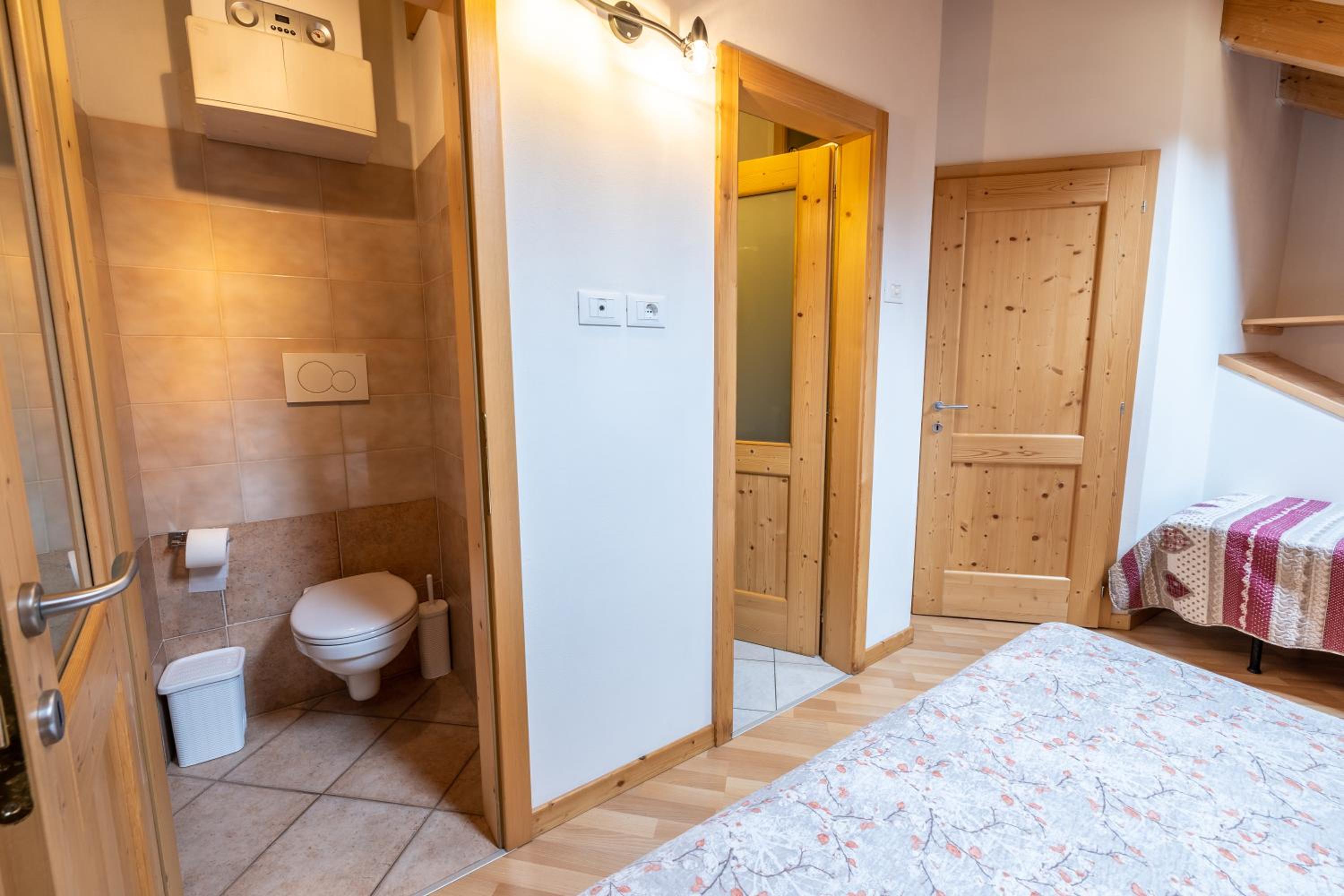 One-Bedroom Apartment - Split Level photo 1