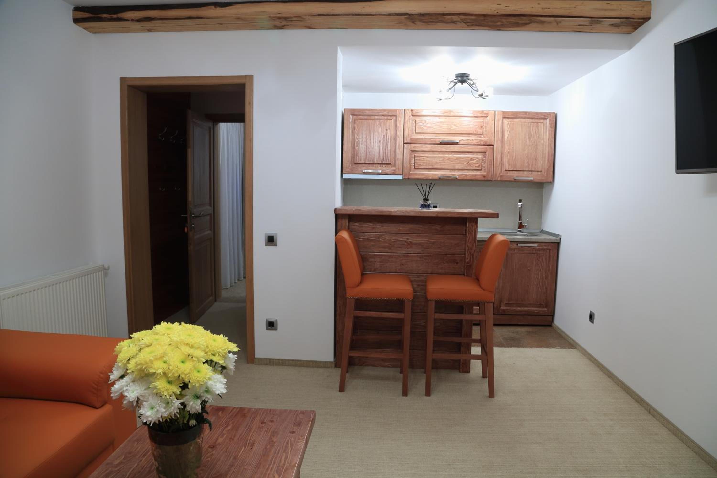 Apartment with Balcony - Photo 8