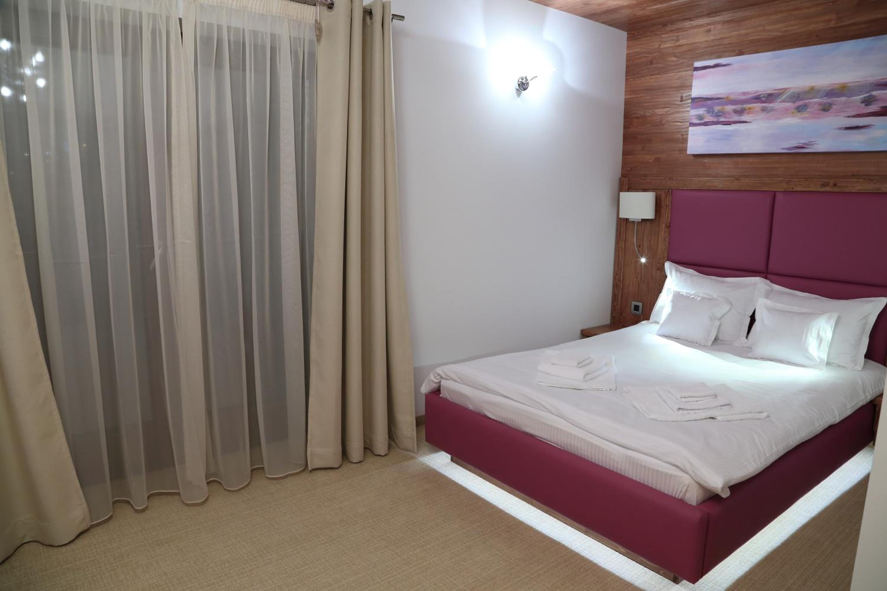 Double Room with Balcony - Photo 2