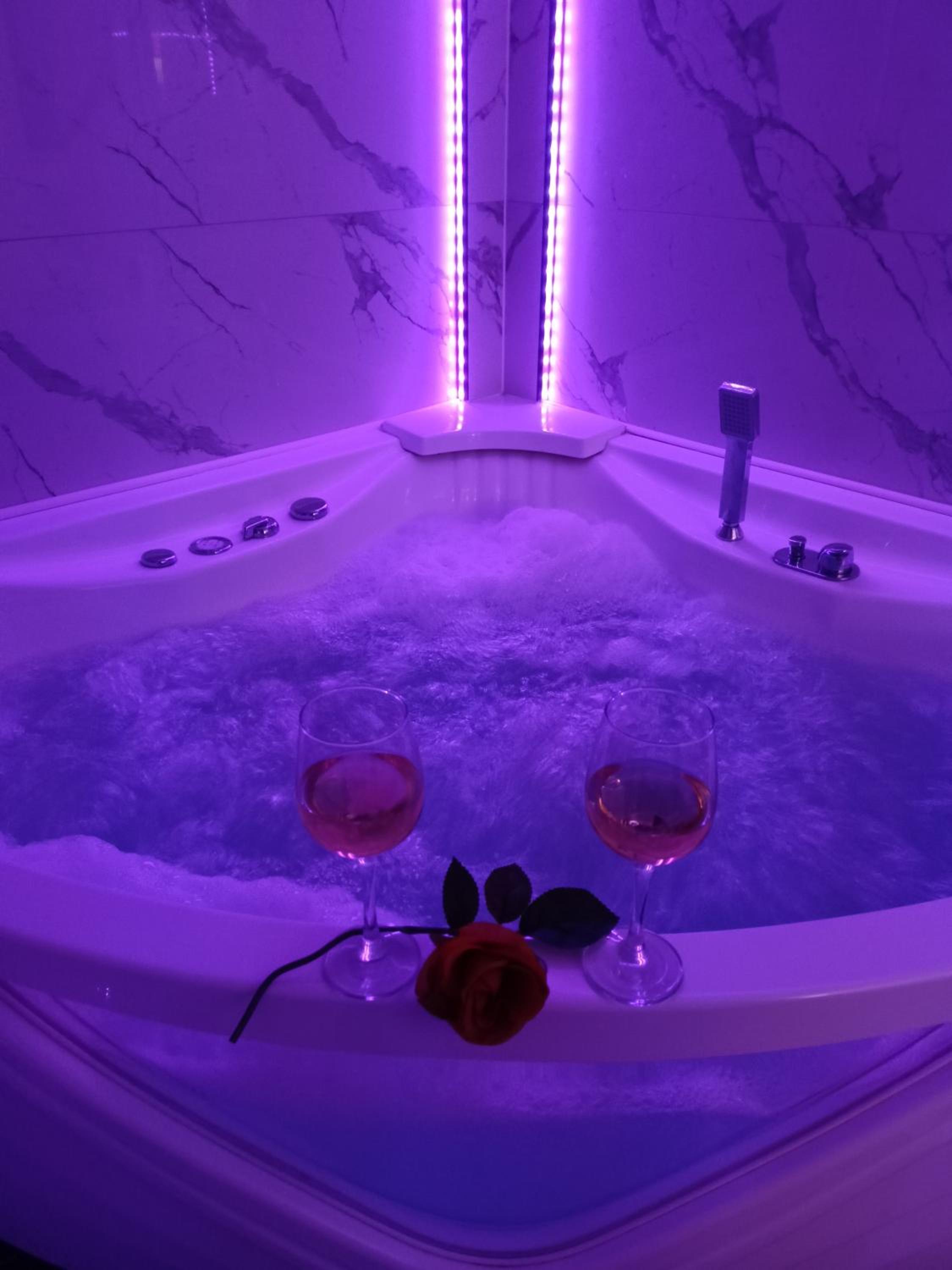 Queen Room with Spa Bath - Photo 17