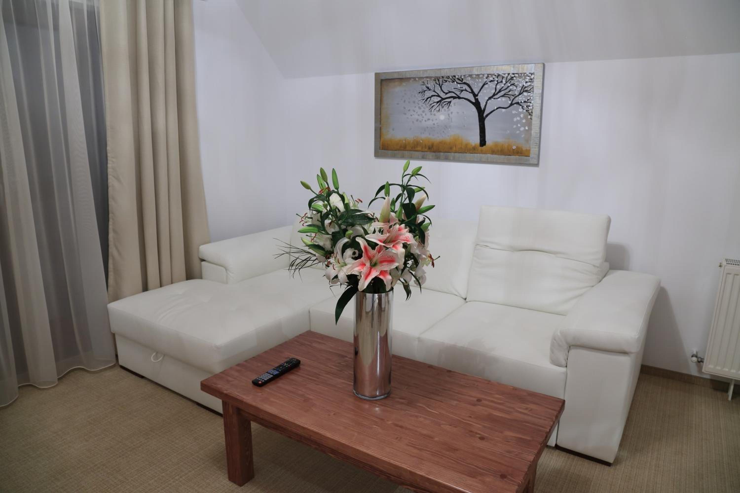 Apartment with Balcony - Photo 2
