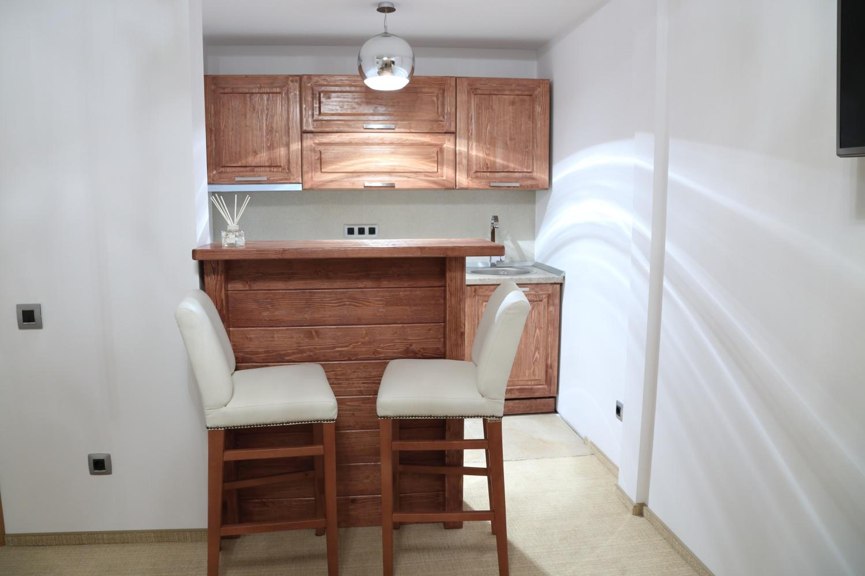 Apartment with Balcony - Photo 10