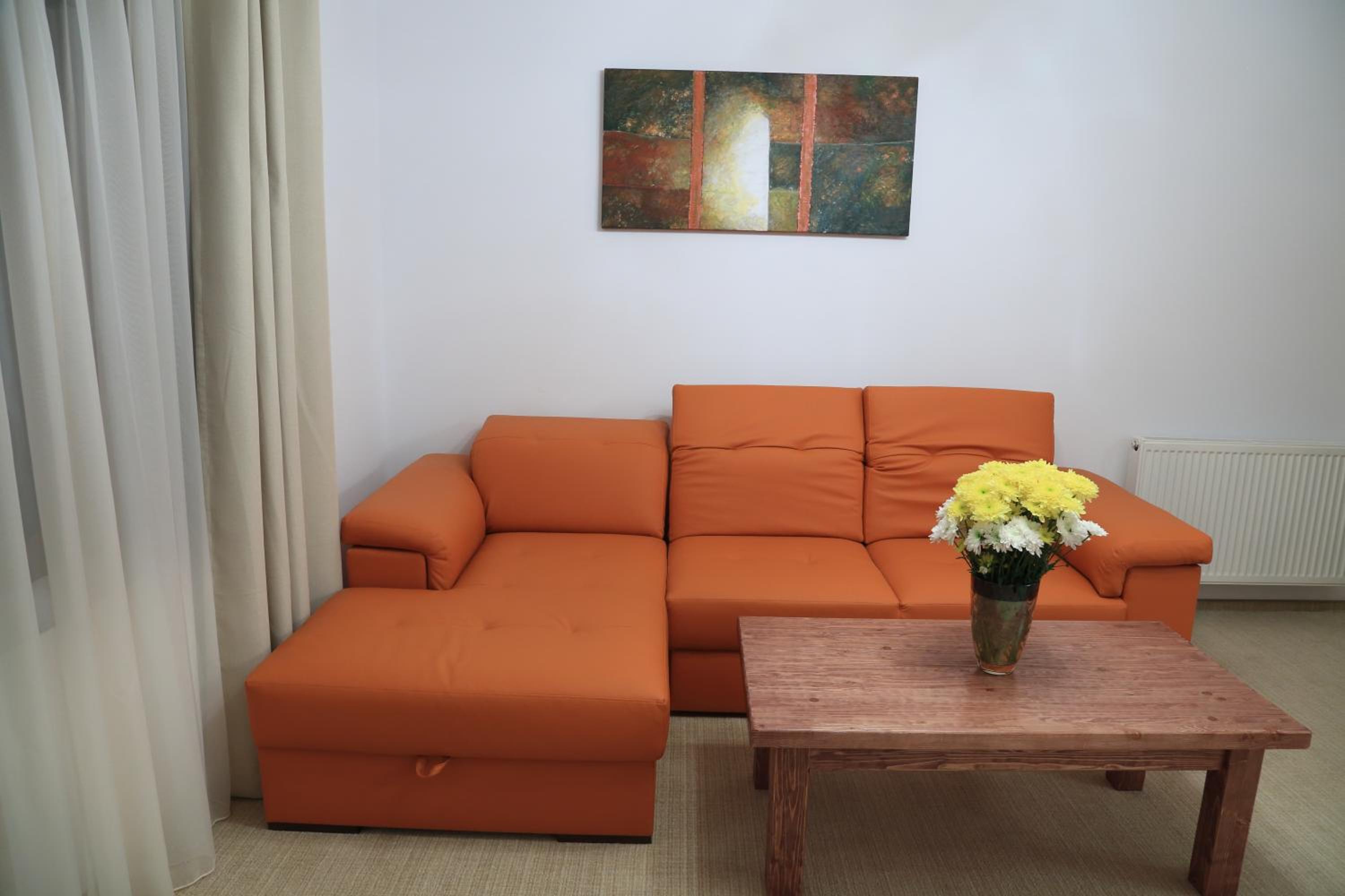 Apartment with Balcony - Photo 5
