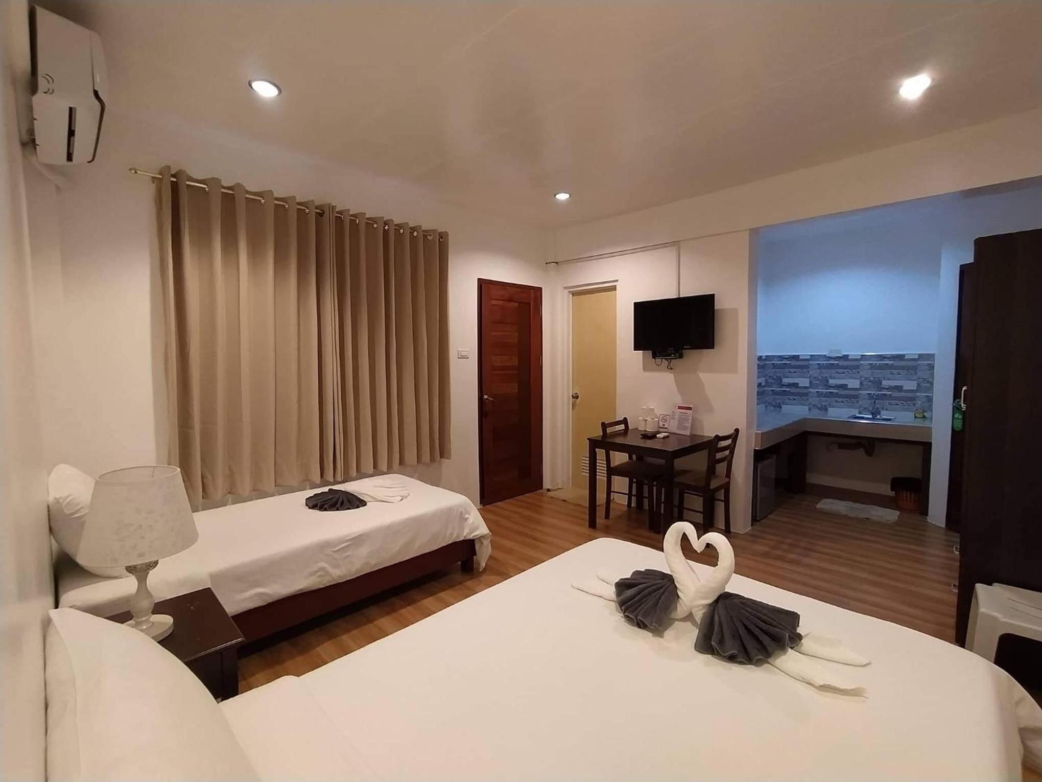 Double Room with Private Bathroom - Photo 5