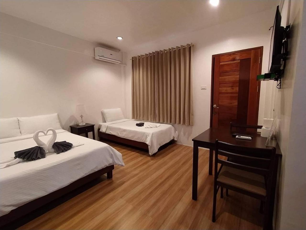 Double Room with Private Bathroom - Photo 8