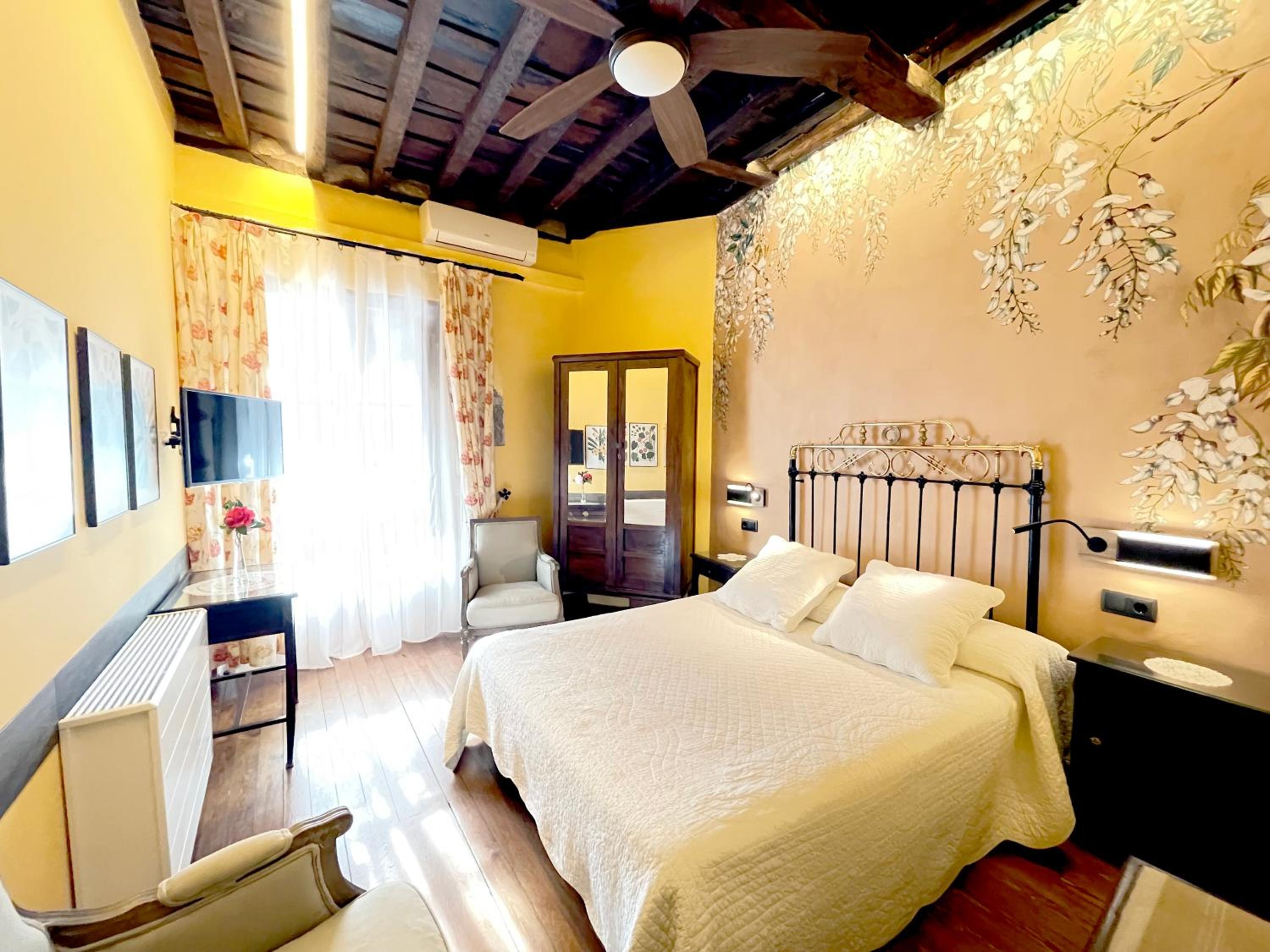Standard Double Room - Photo 7