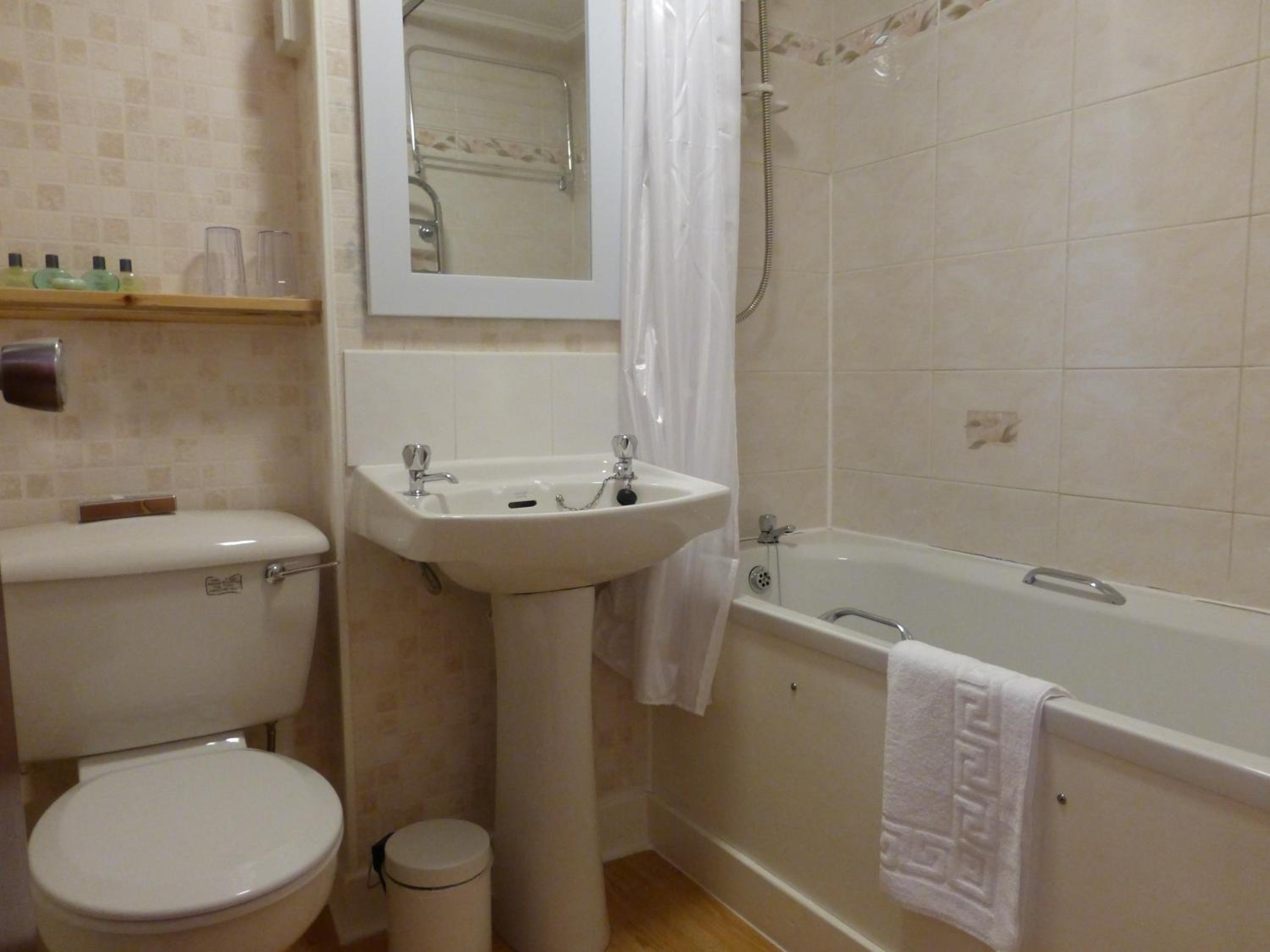 Classic Double or Twin Room - Photo 9