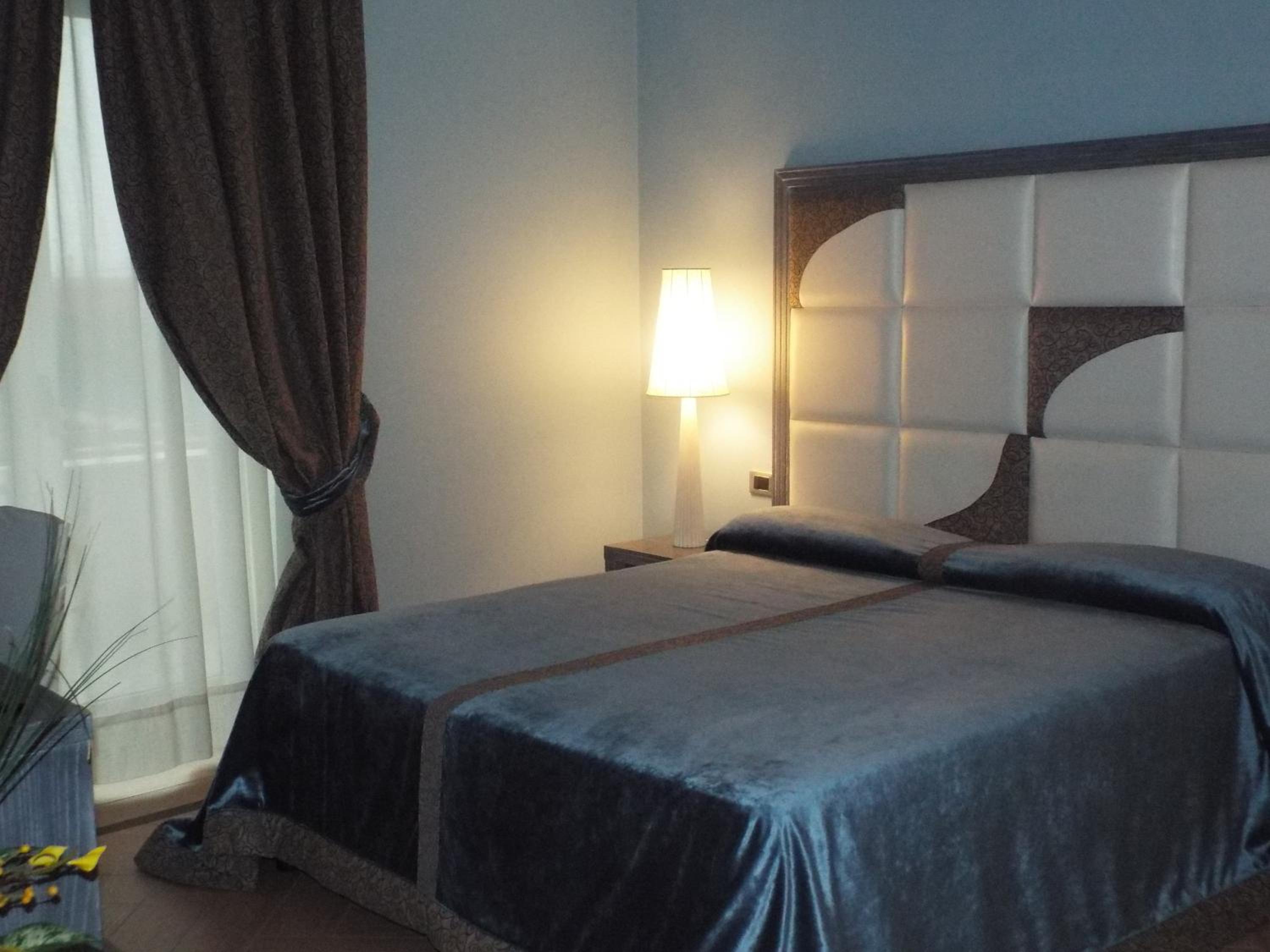 Deluxe Junior Suite - Photo 7