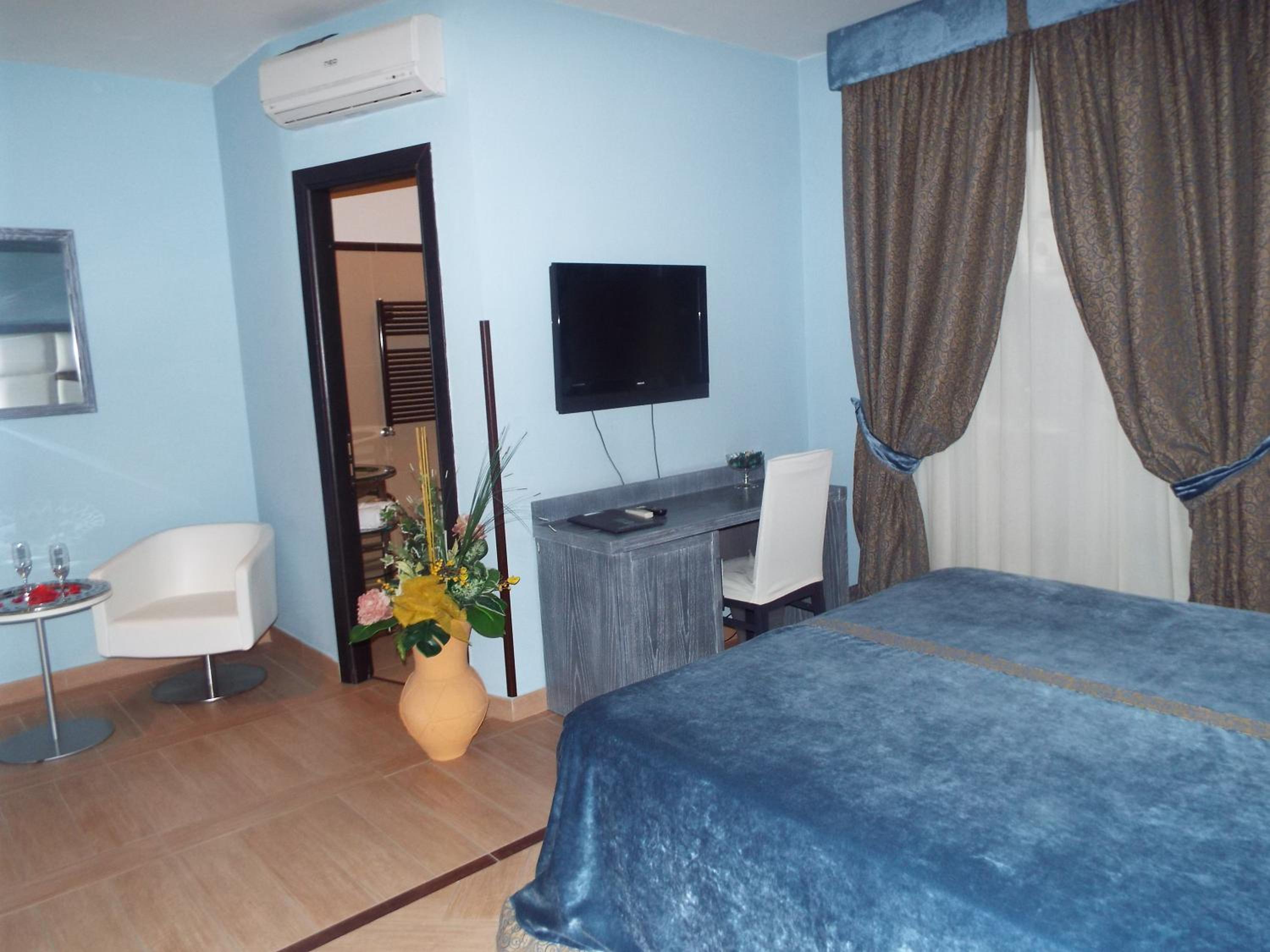 Deluxe Junior Suite - Photo 3