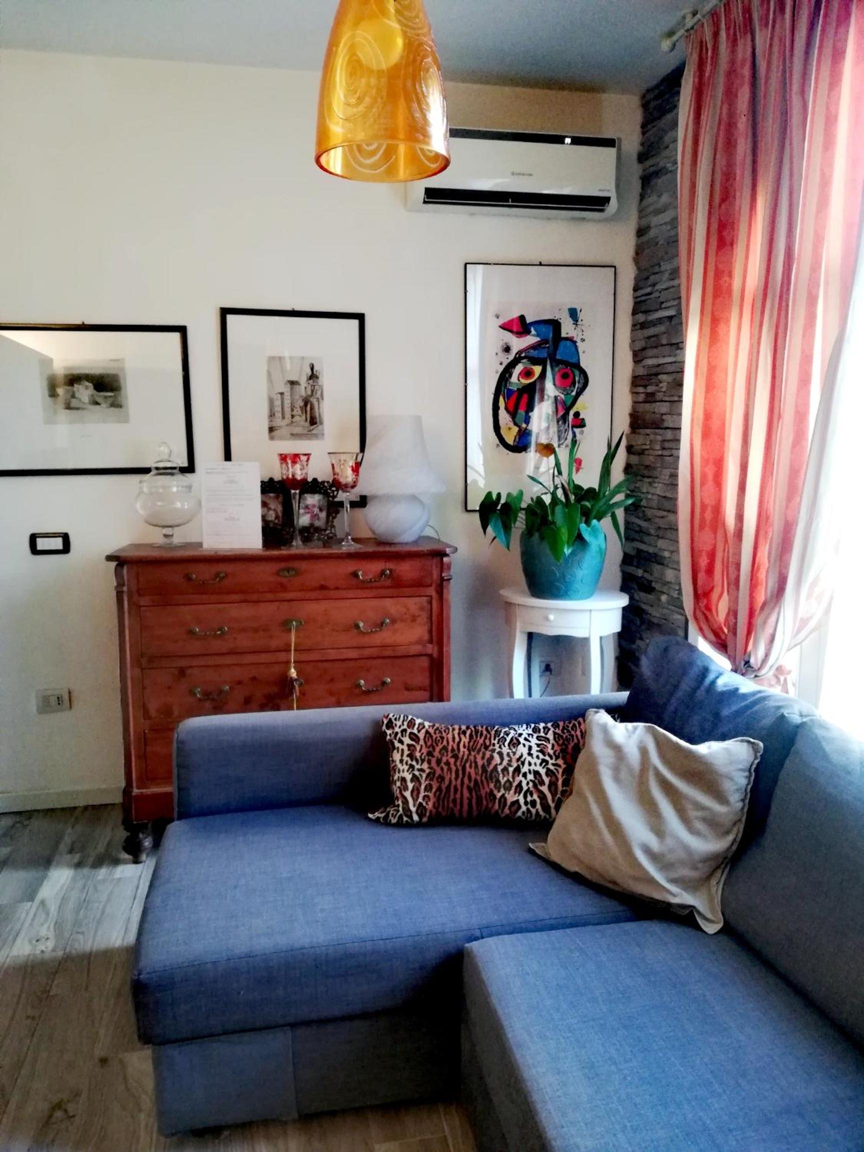 One-Bedroom Apartment photo 1