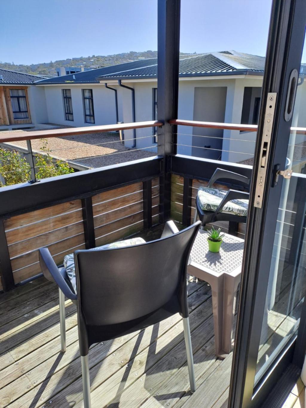 Studio With Balcony photo 3