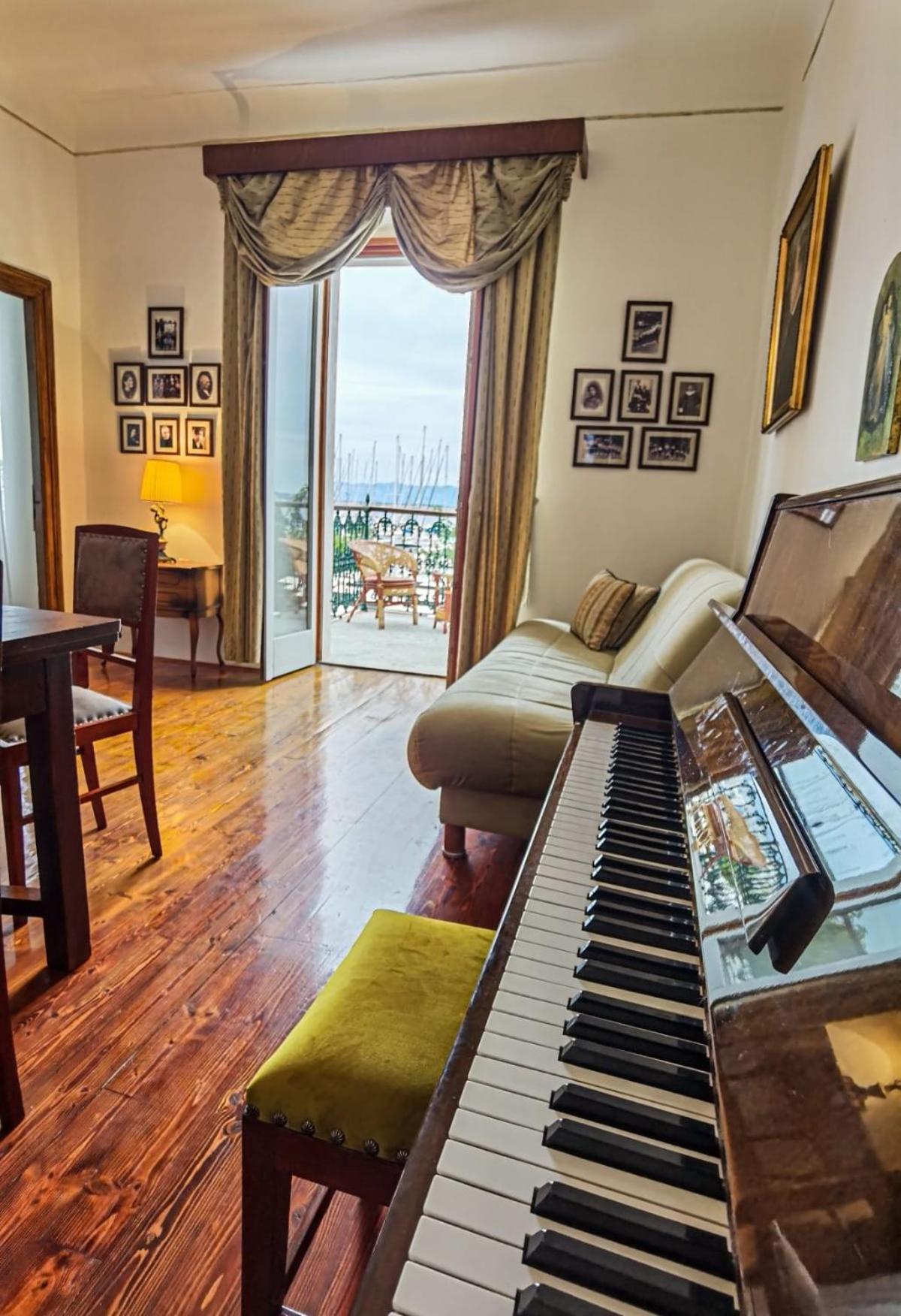 One-Bedroom Apartment photo 1