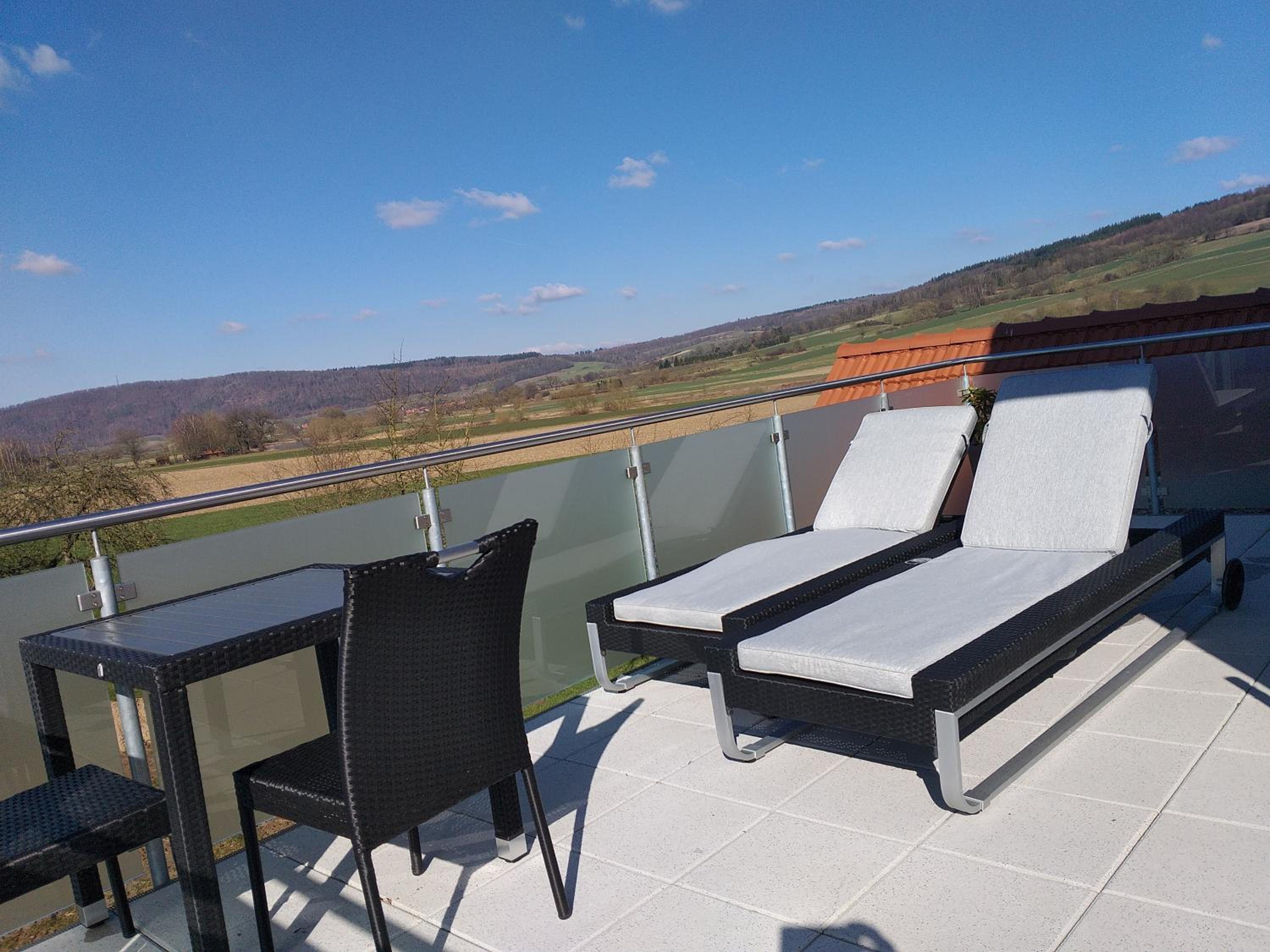 Apartment with Balcony - Photo 5