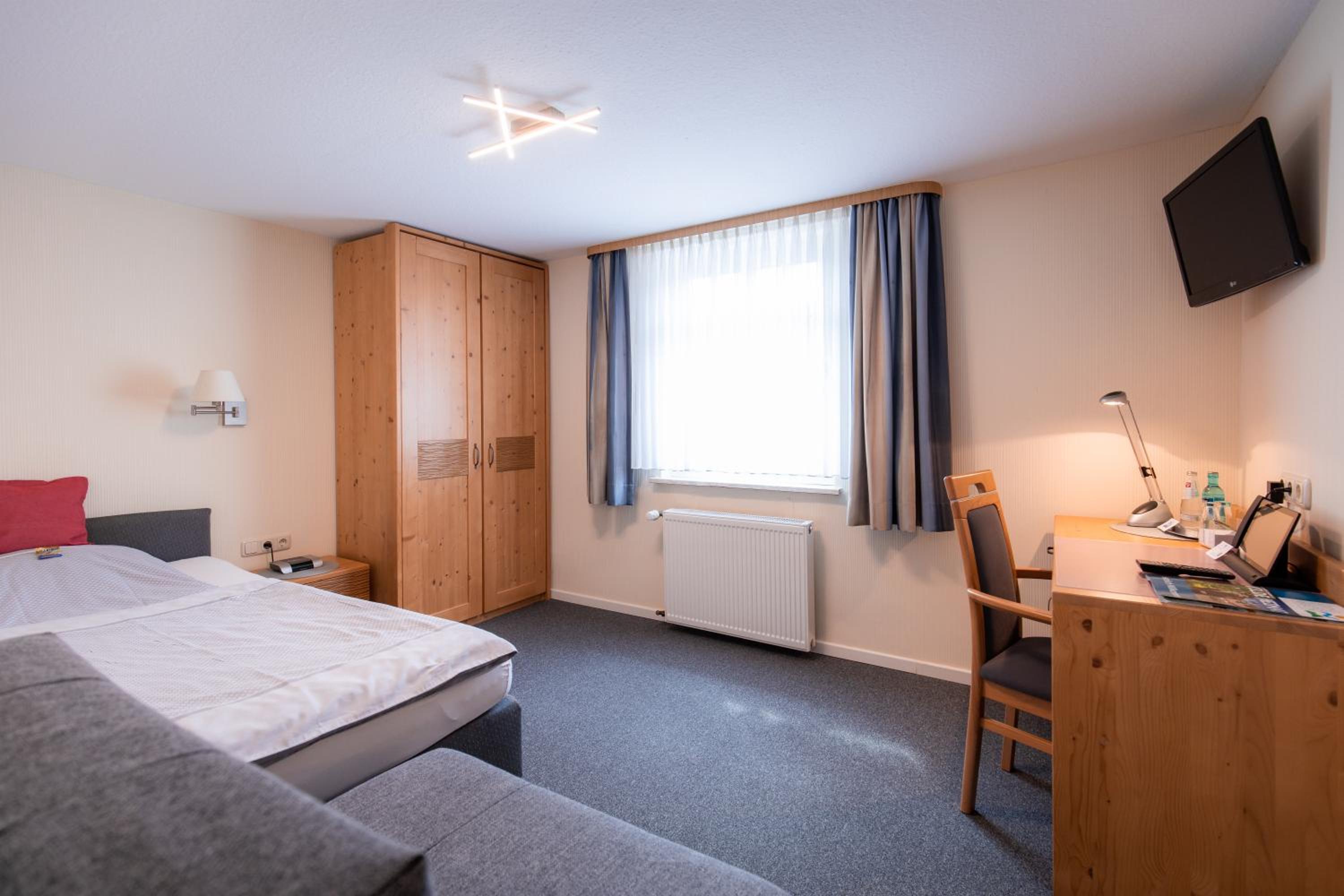 Single Room with Bathroom photo 1