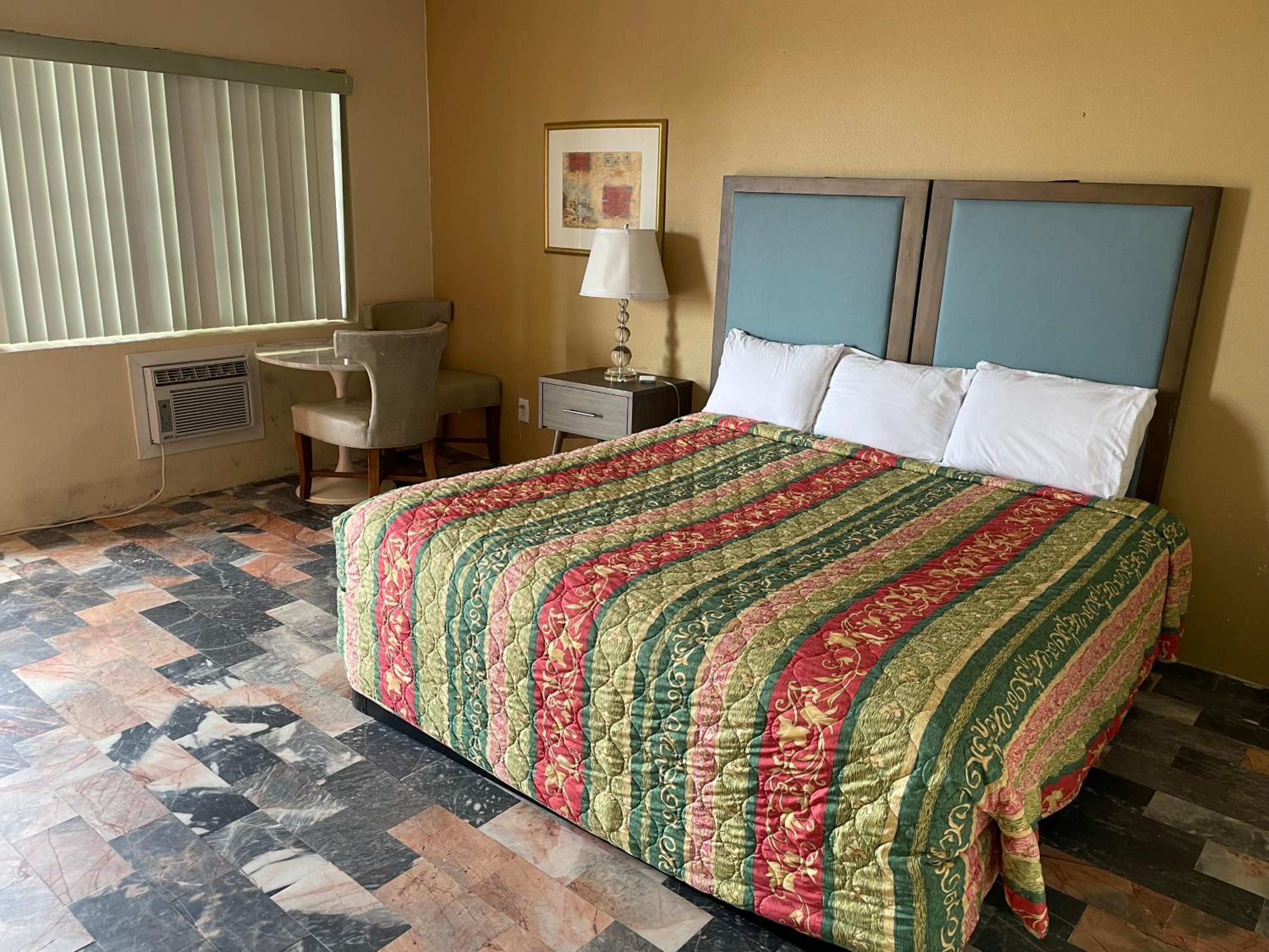 Deluxe Queen Room photo 2
