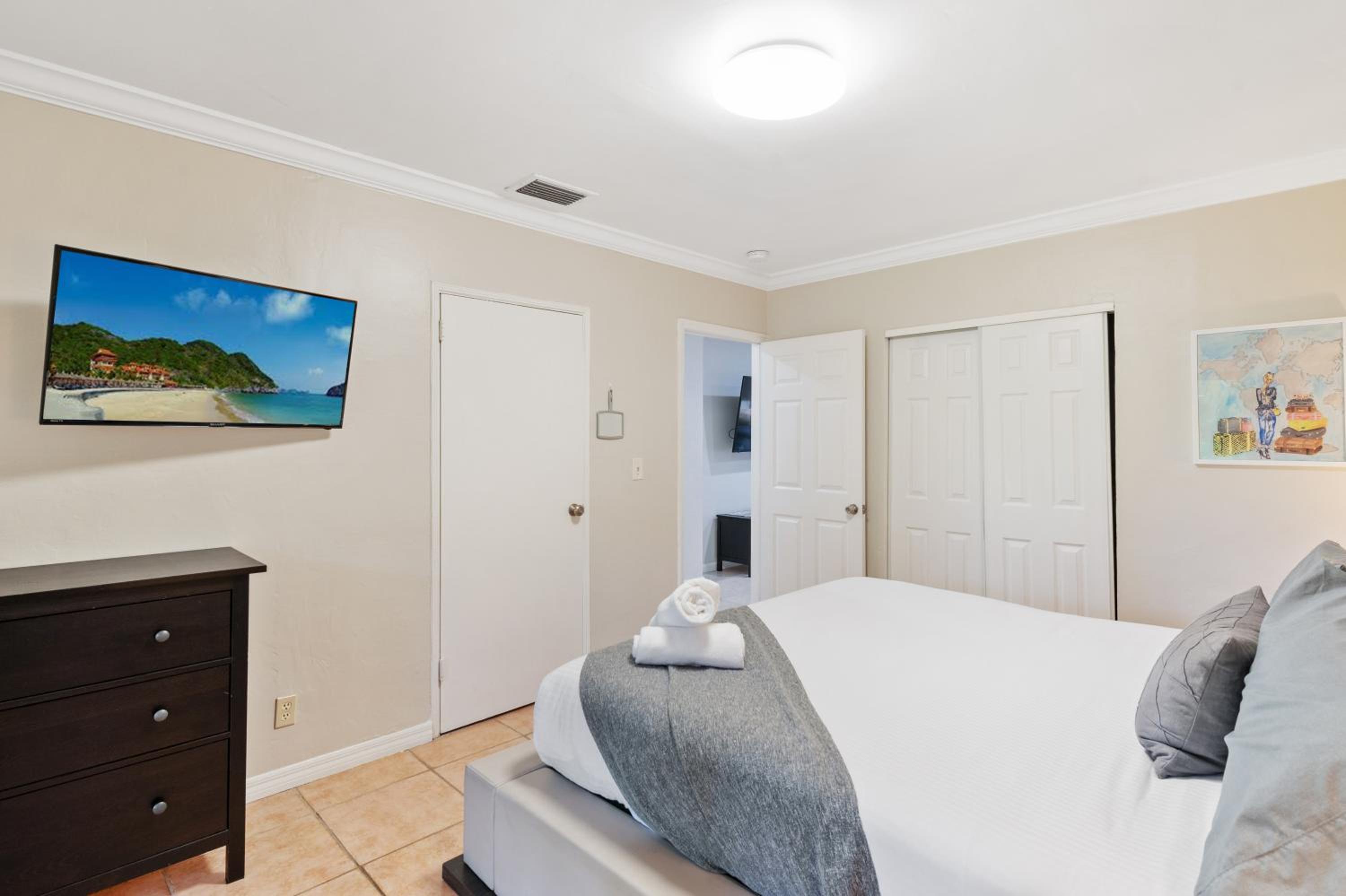 Three-Bedroom House - Photo 22