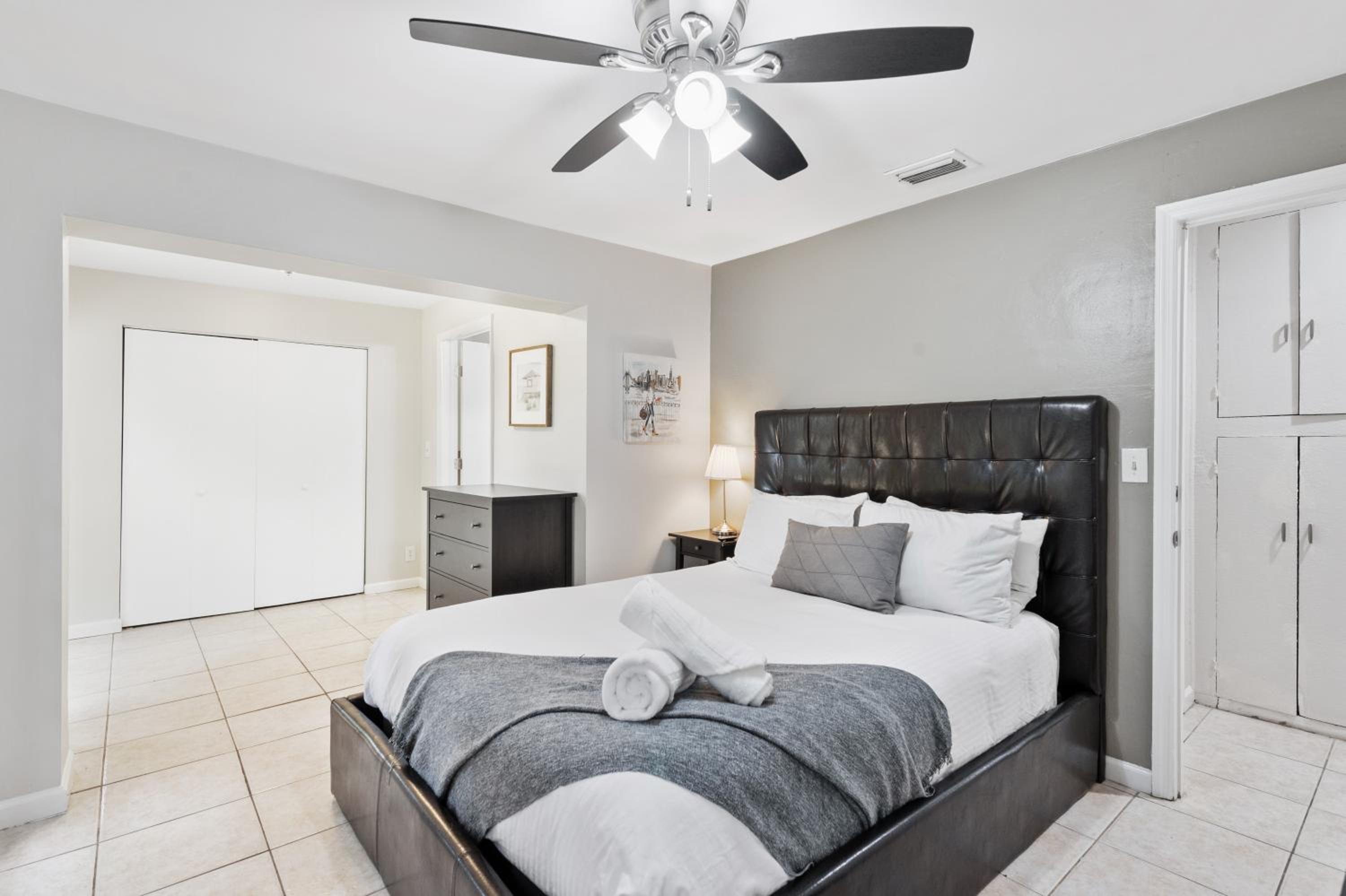 Three-Bedroom House - Photo 24