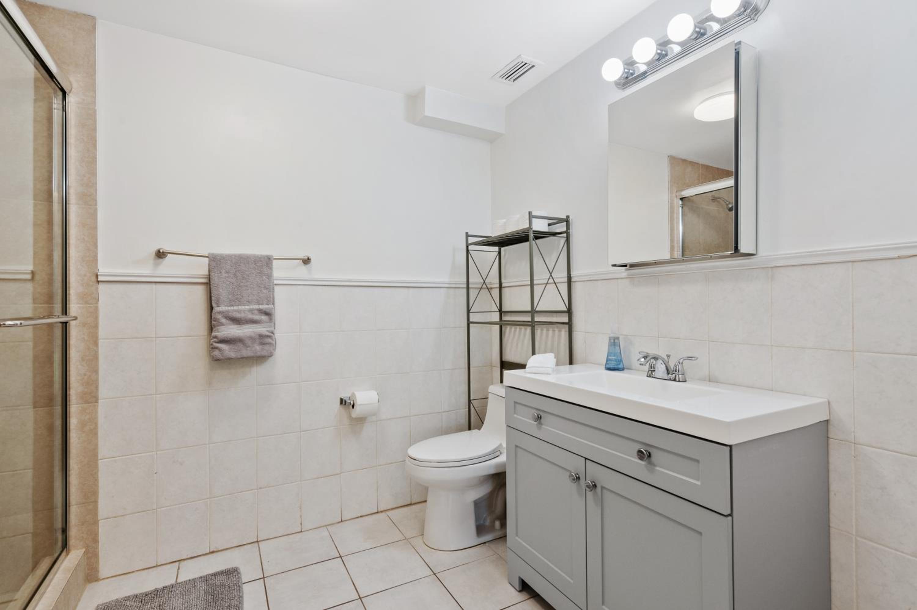 Three-Bedroom House - Photo 4