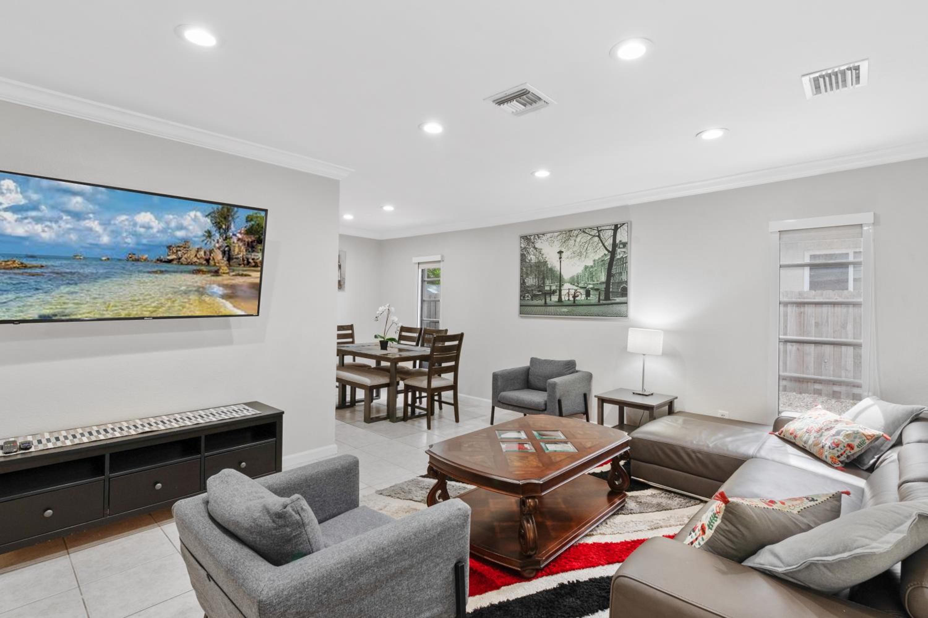 Three-Bedroom House - Photo 14