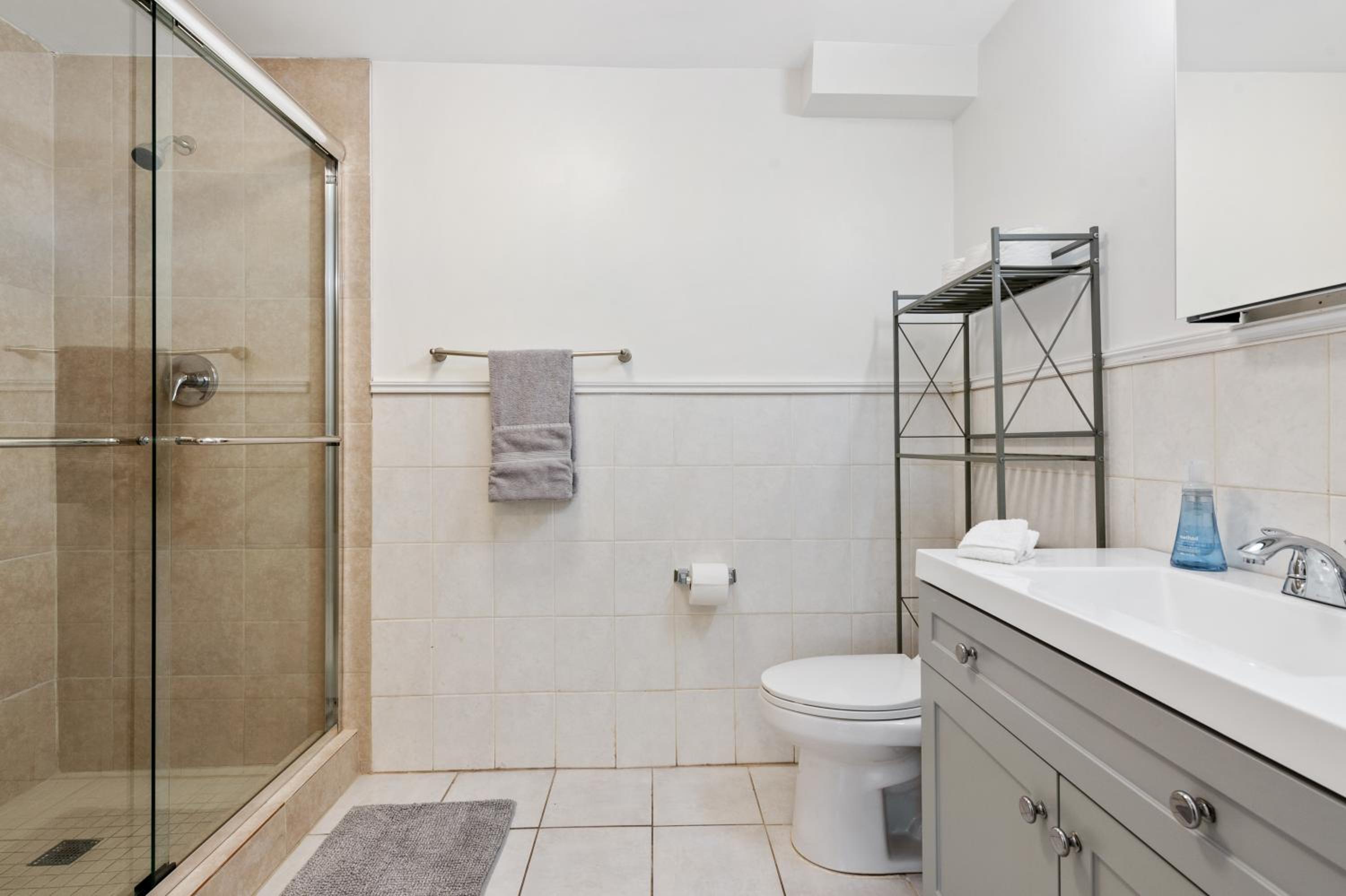 Three-Bedroom House - Photo 5
