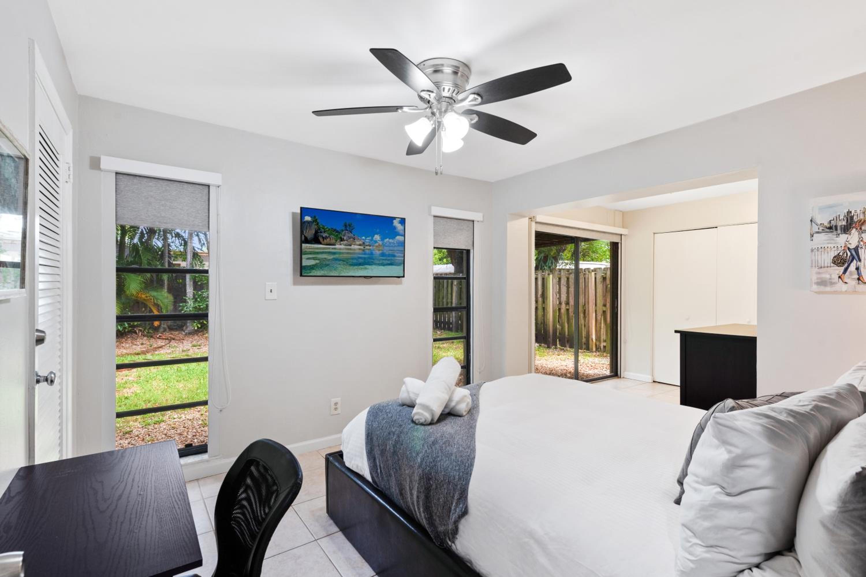 Three-Bedroom House - Photo 8