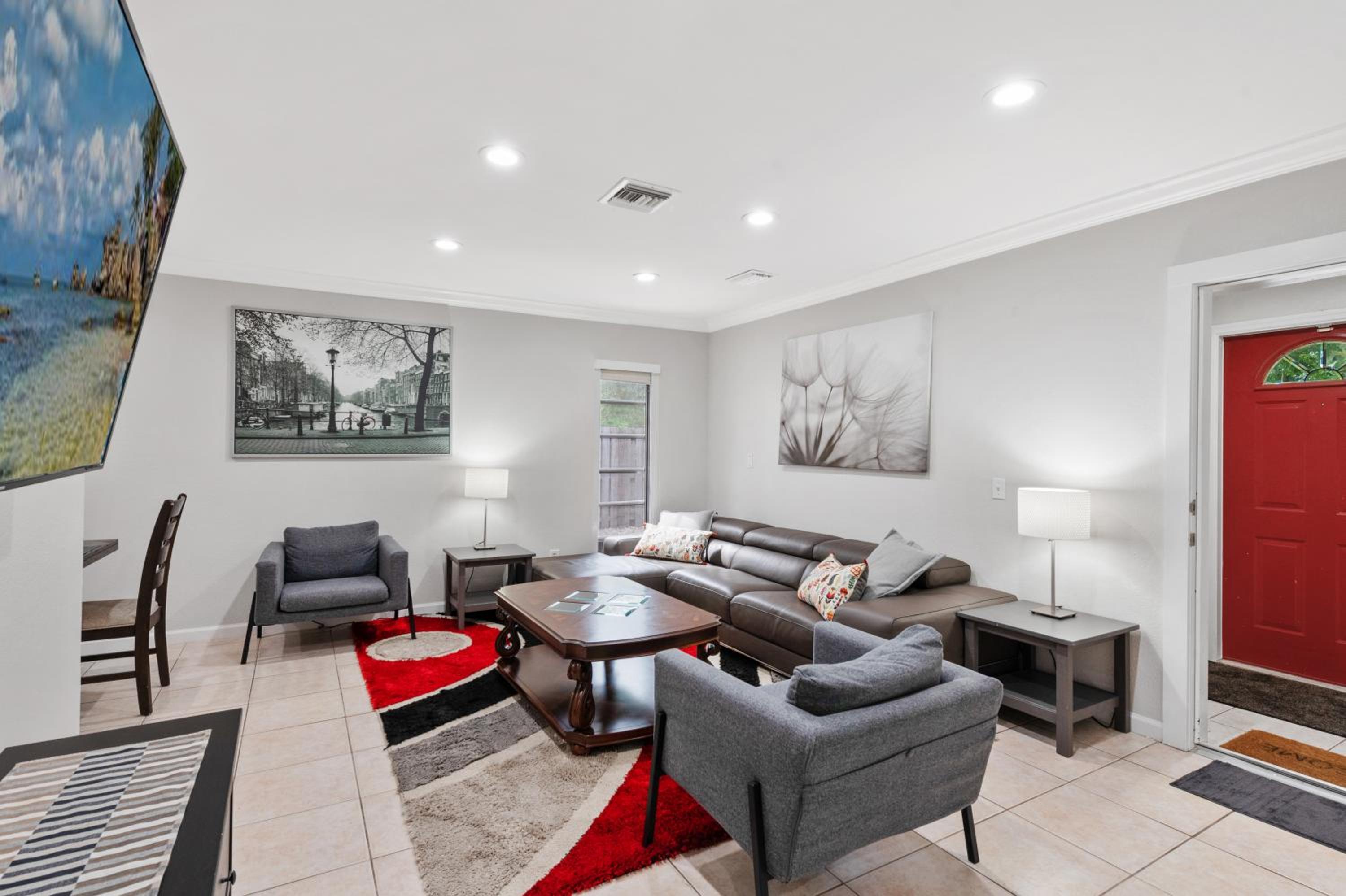 Three-Bedroom House - Photo 9