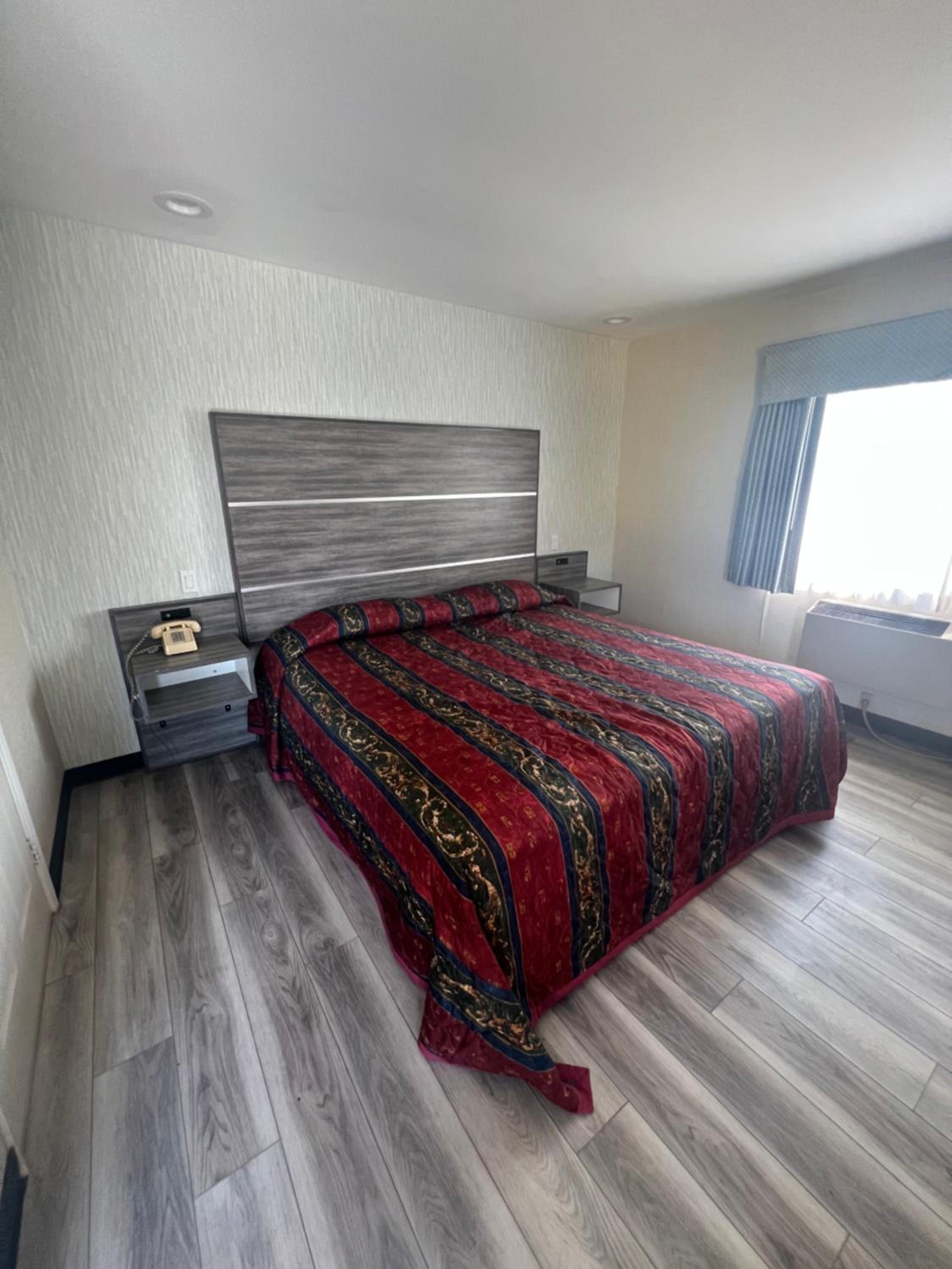 Standard King Room photo 1