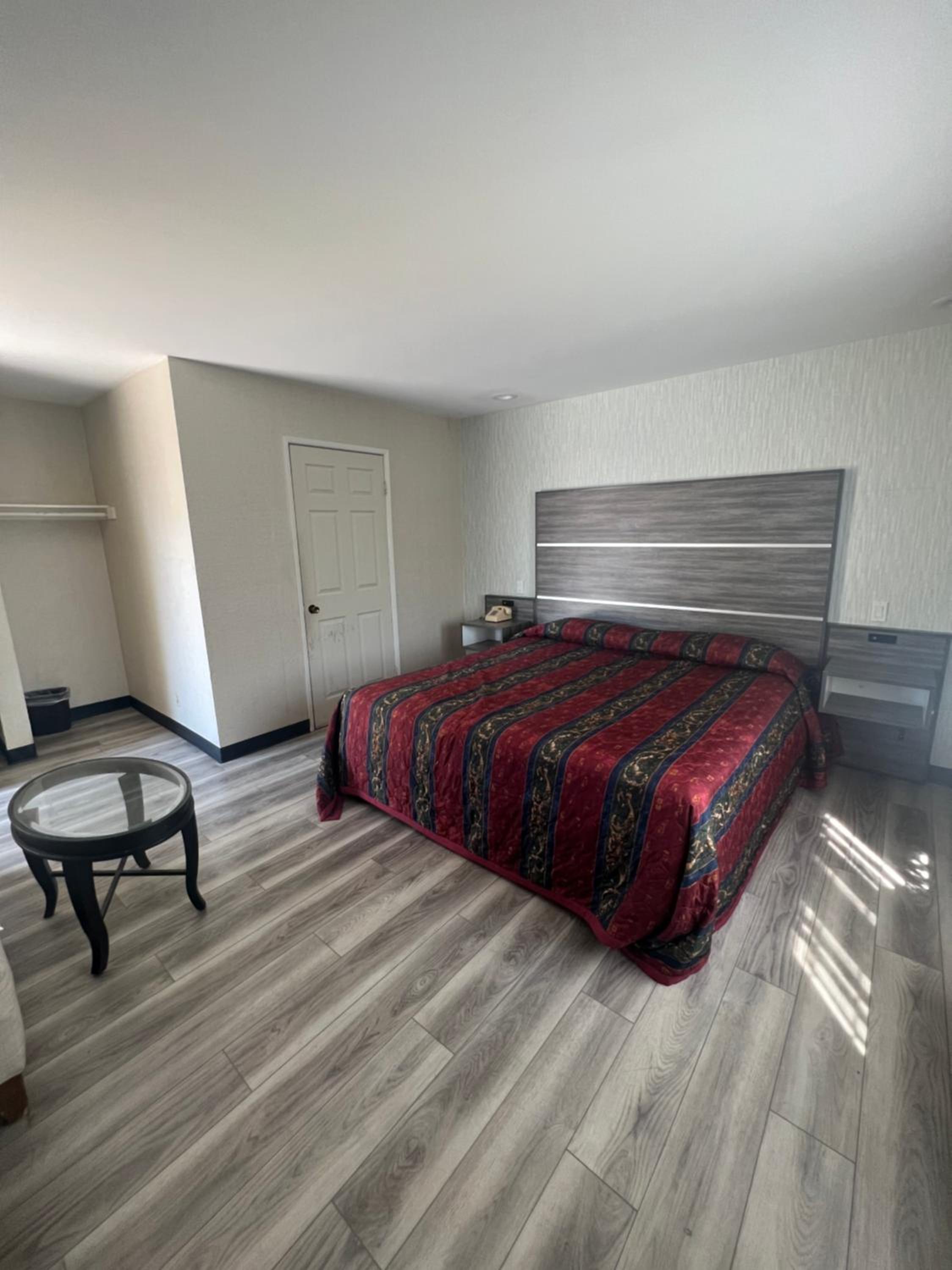 Standard King Room photo 2