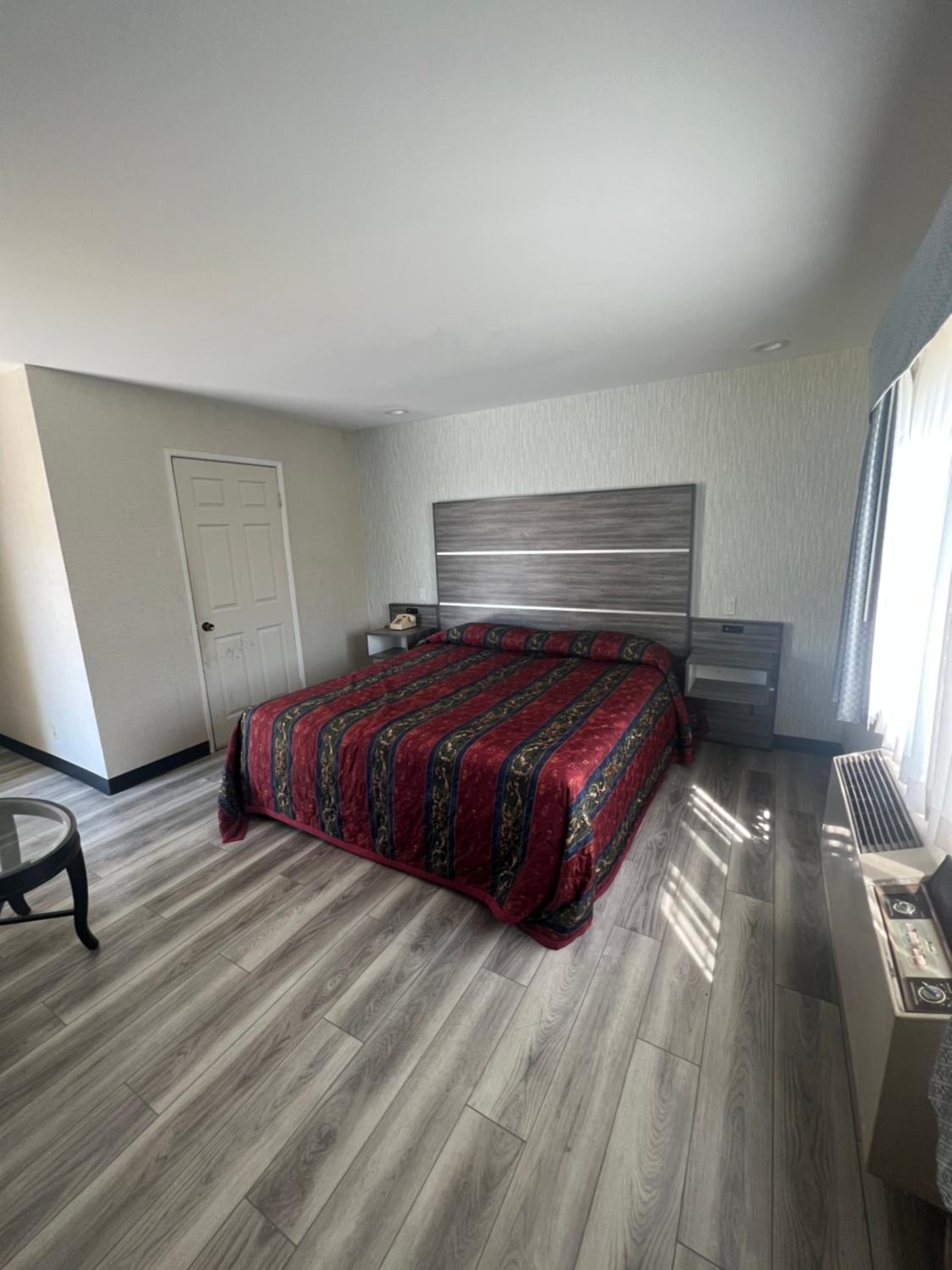 Standard King Room photo 3