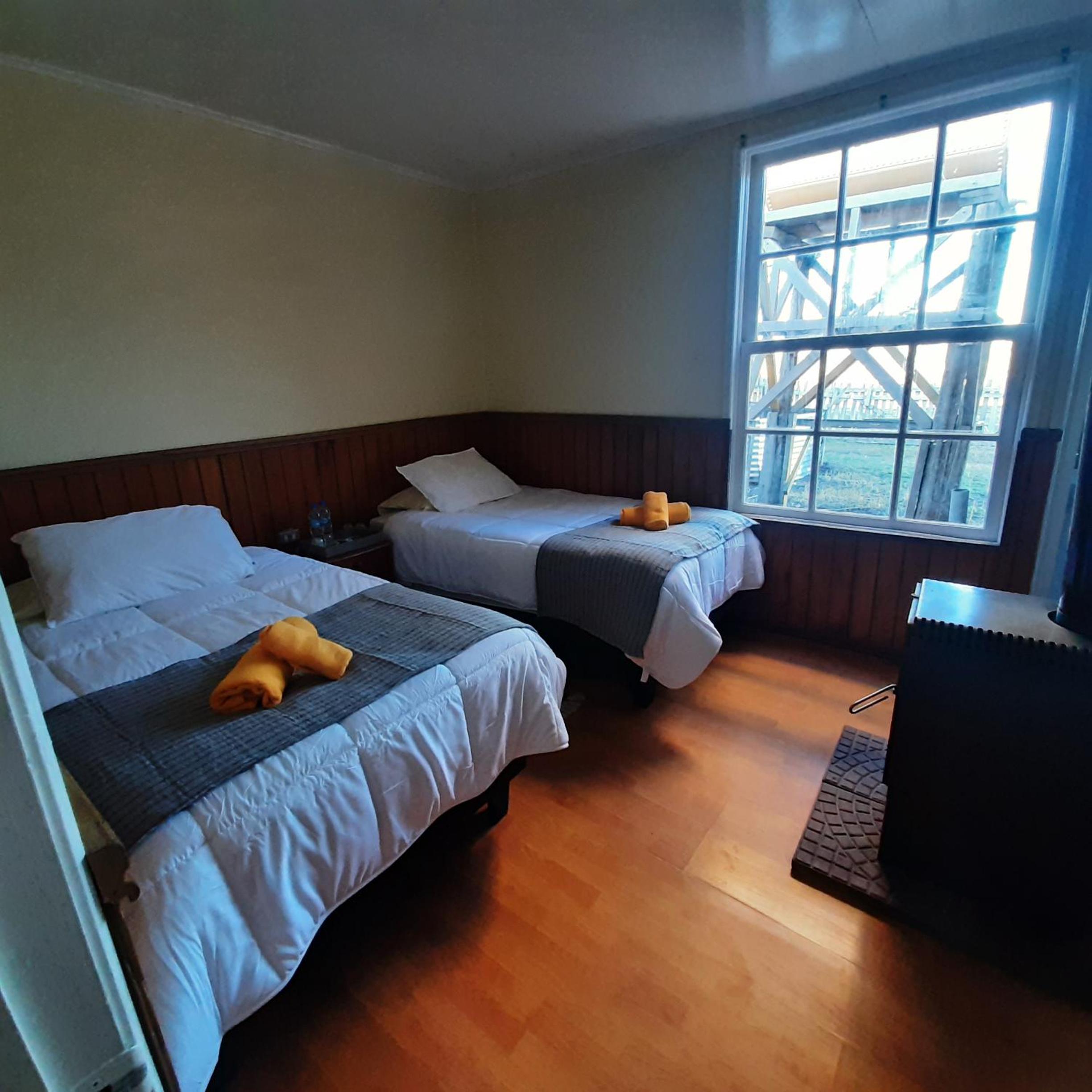 Twin Room with Private Bathroom photo 1
