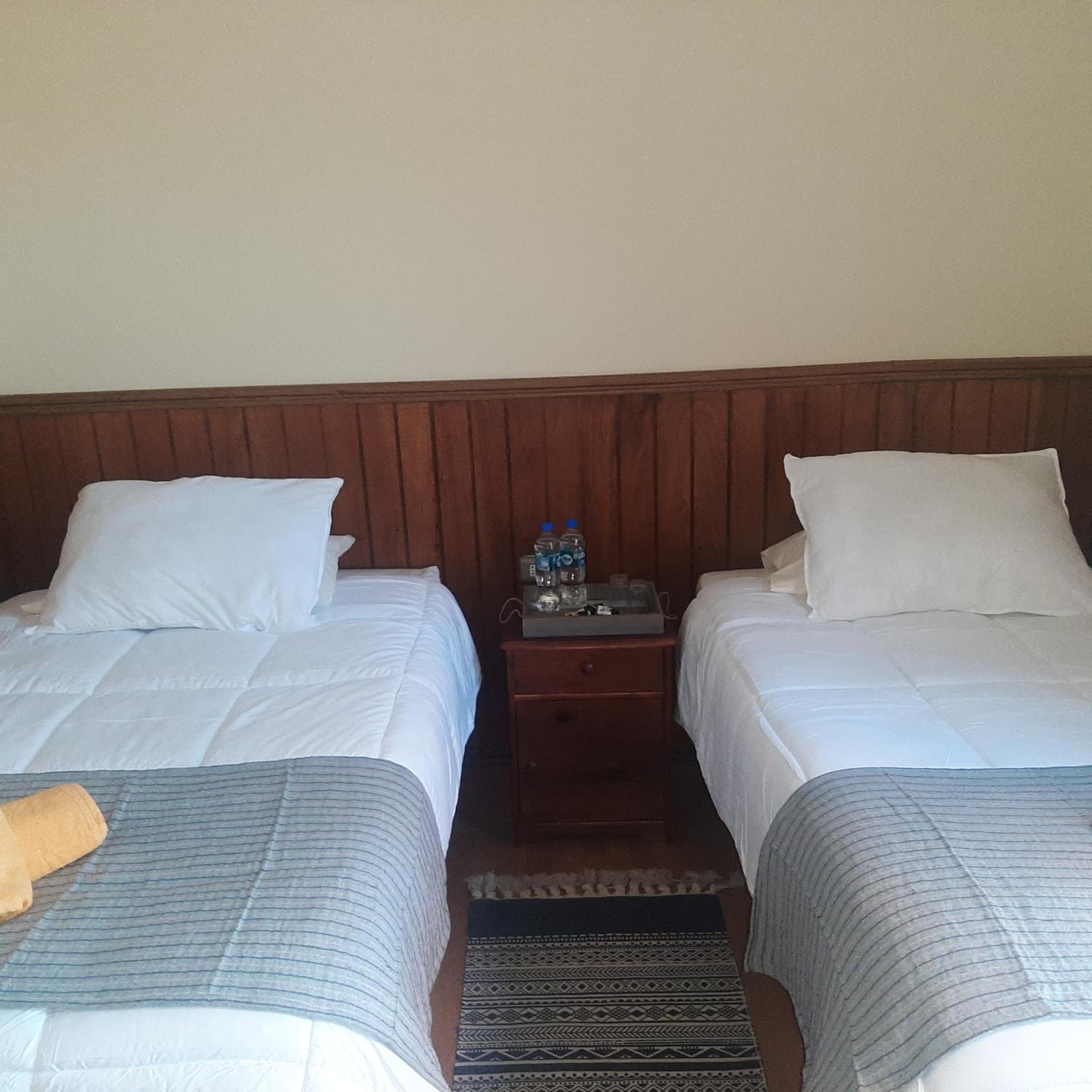 Twin Room with Private Bathroom photo 3
