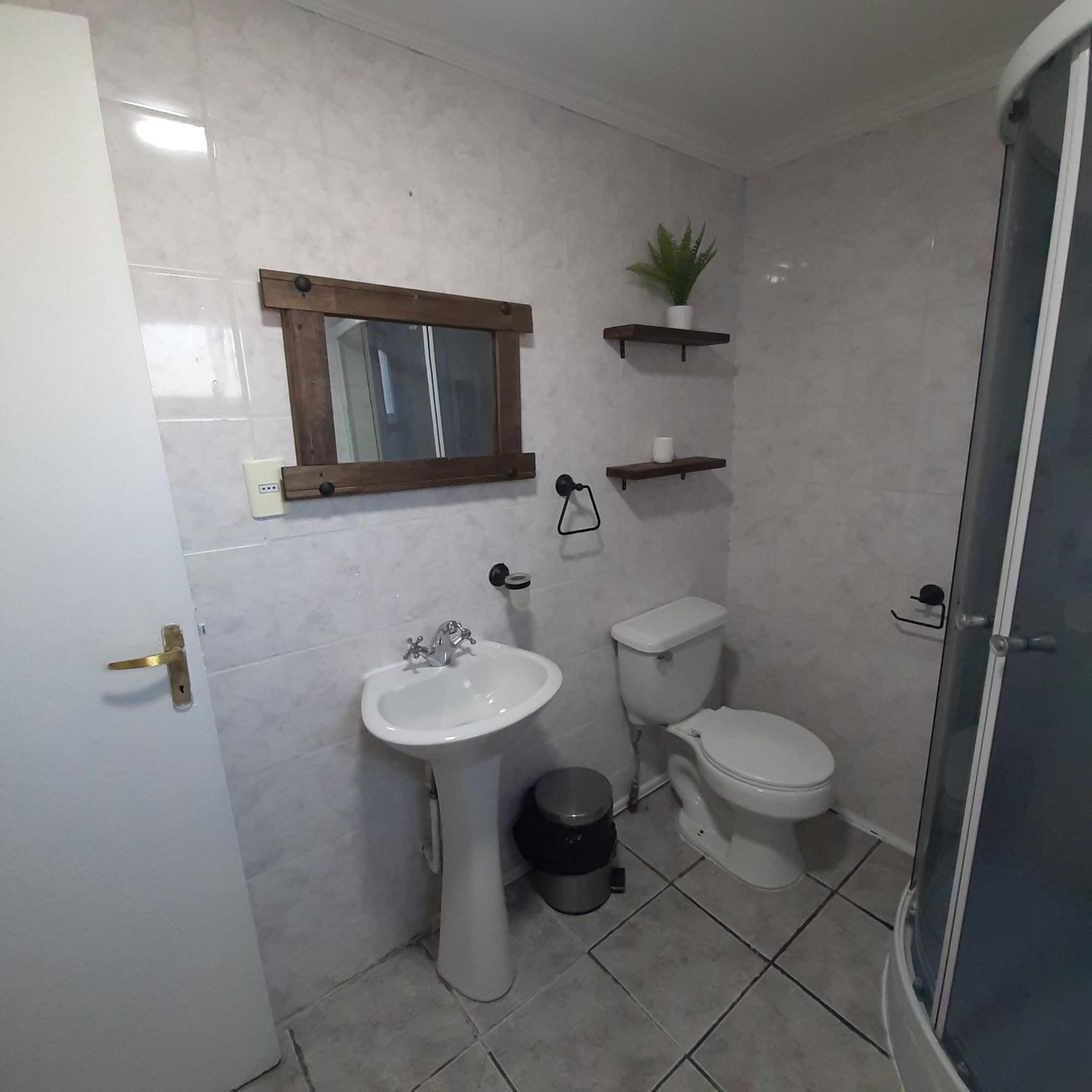 Twin Room with Private Bathroom photo 2