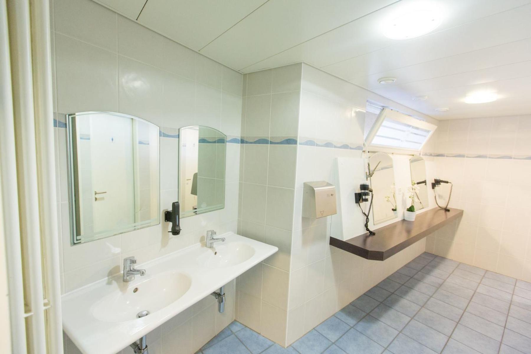Single Room with Shared Bathroom photo 2