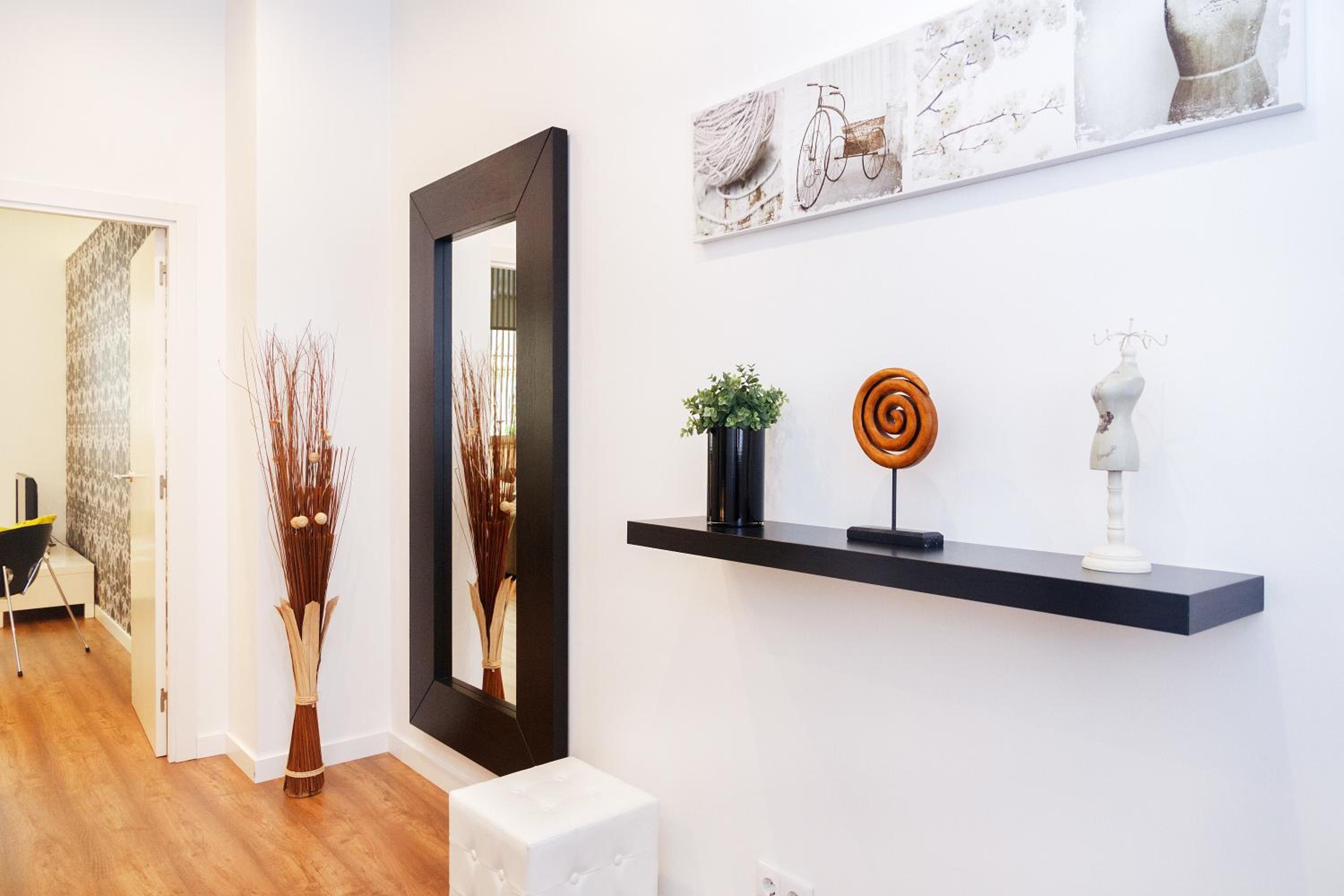 One-Bedroom Ground Floor Apartment - Carrer Bilbao 11 photo 2