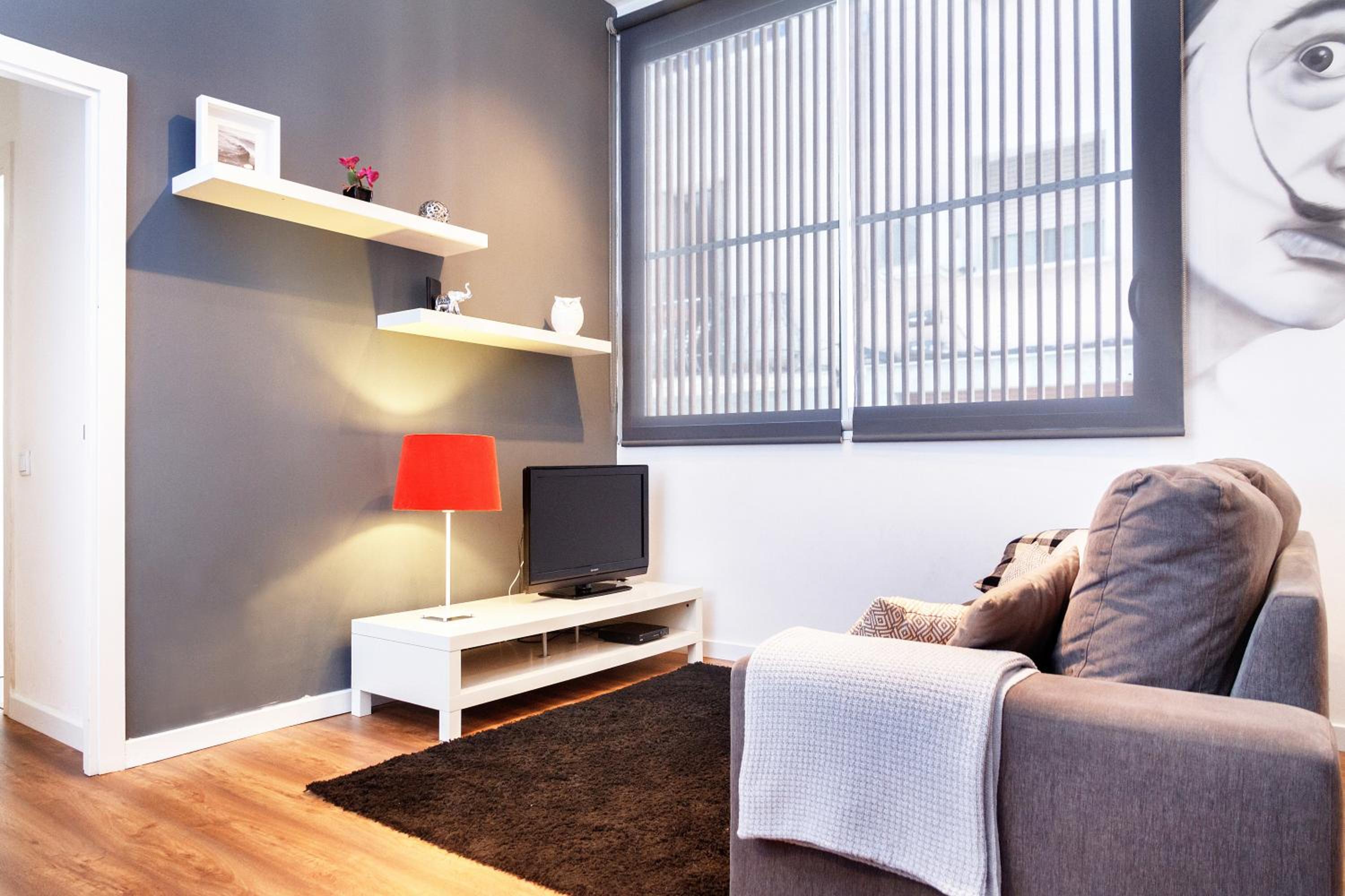 Two-Bedroom Ground Floor Apartment - Carrer Bilbao 11 photo 3