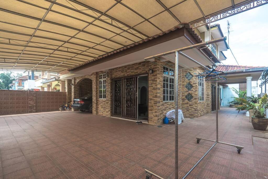 Four-Bedroom House photo 2
