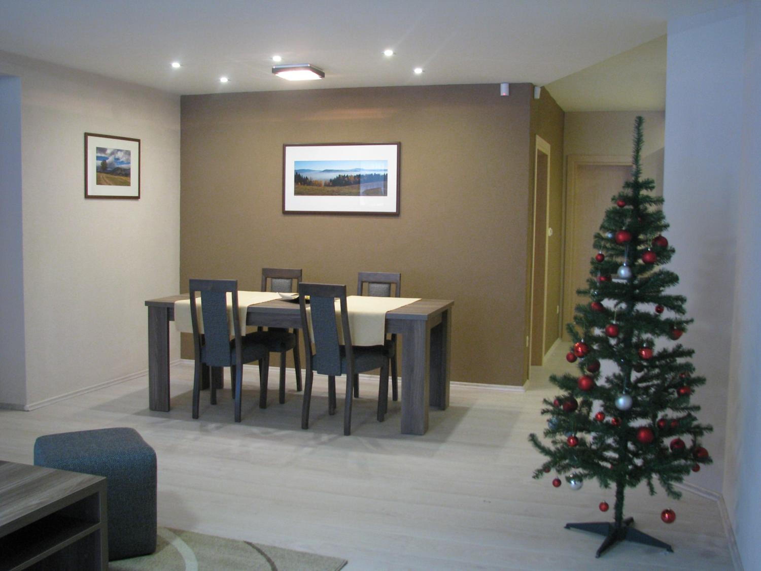 Deluxe Three-Bedroom Apartment with Terrace and free Hot Tub - Photo 11