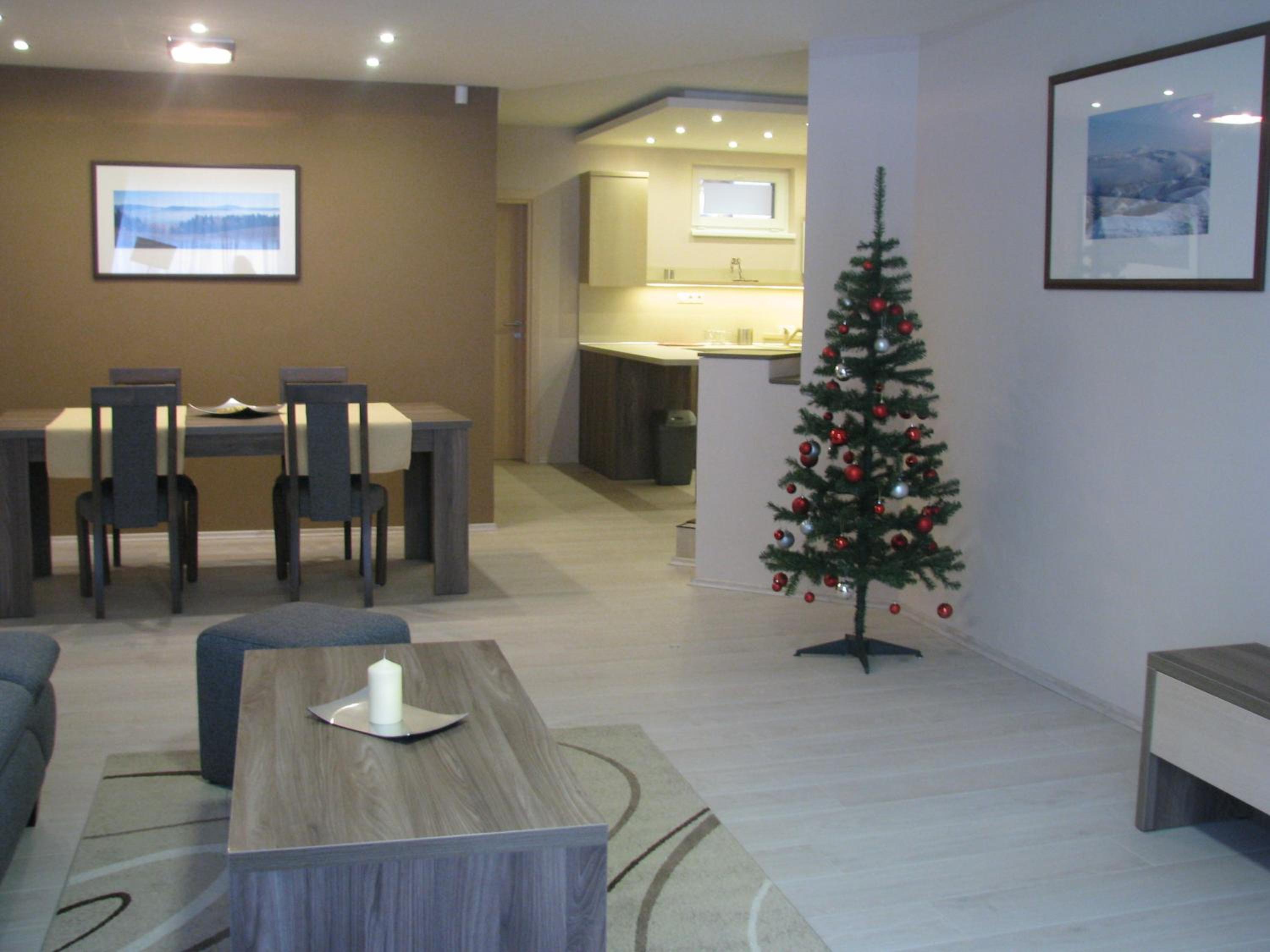 Deluxe Three-Bedroom Apartment with Terrace and free Hot Tub - Photo 10