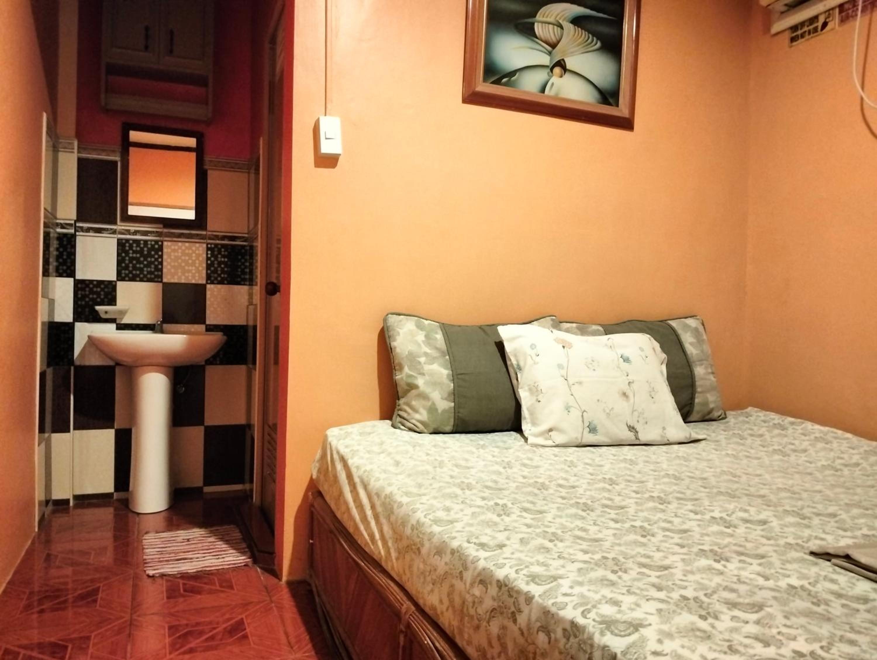 Budget Double Room photo 3
