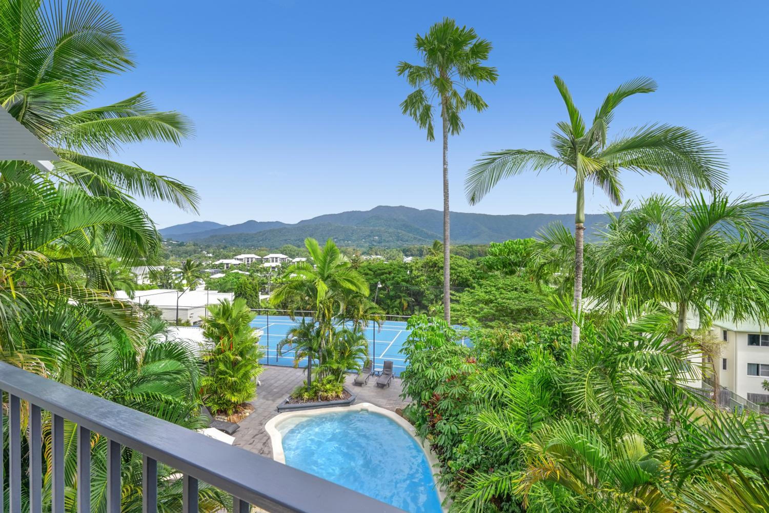 Family Suite with Partial Ocean Views photo 2