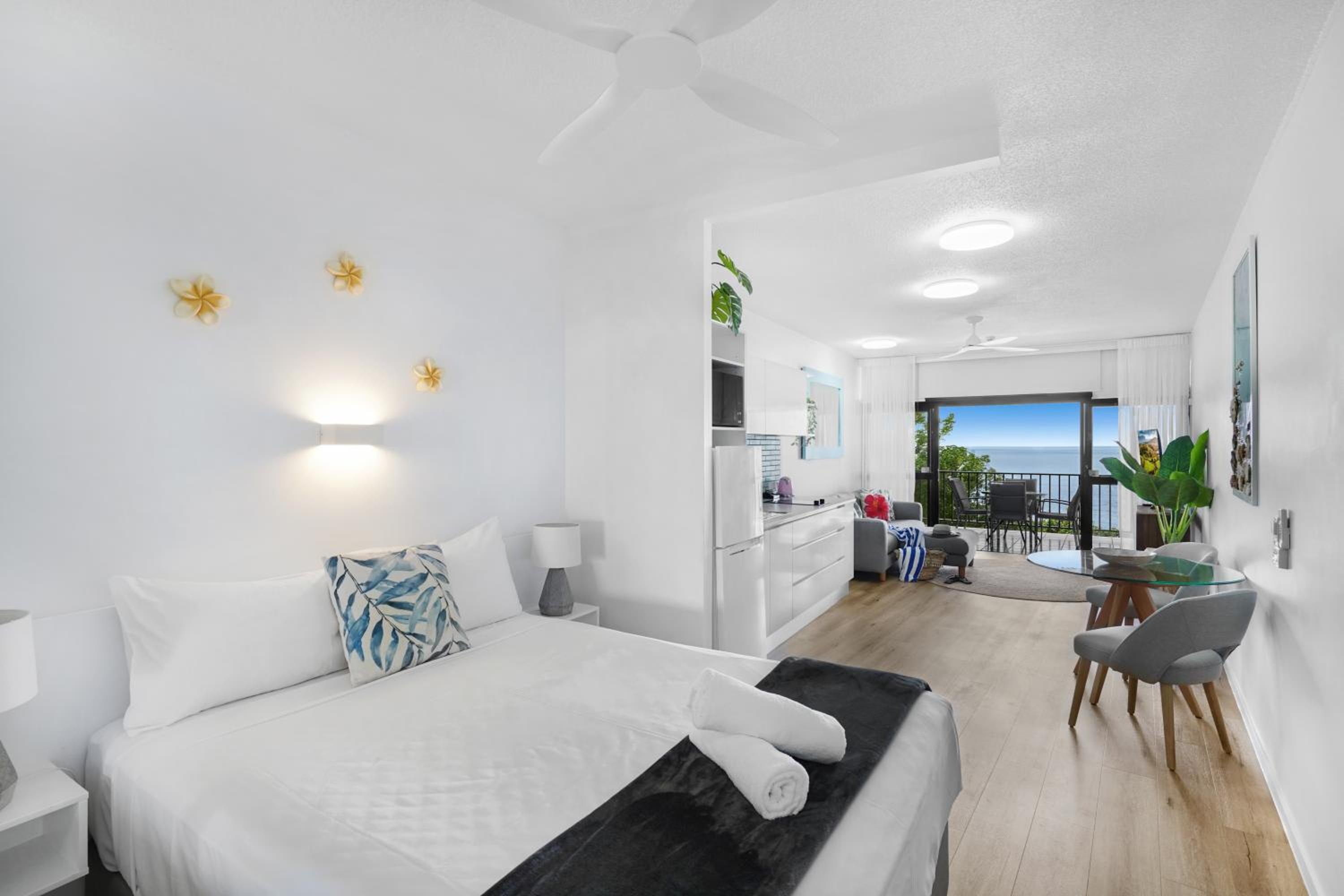 Deluxe Studio with Ocean View photo 3