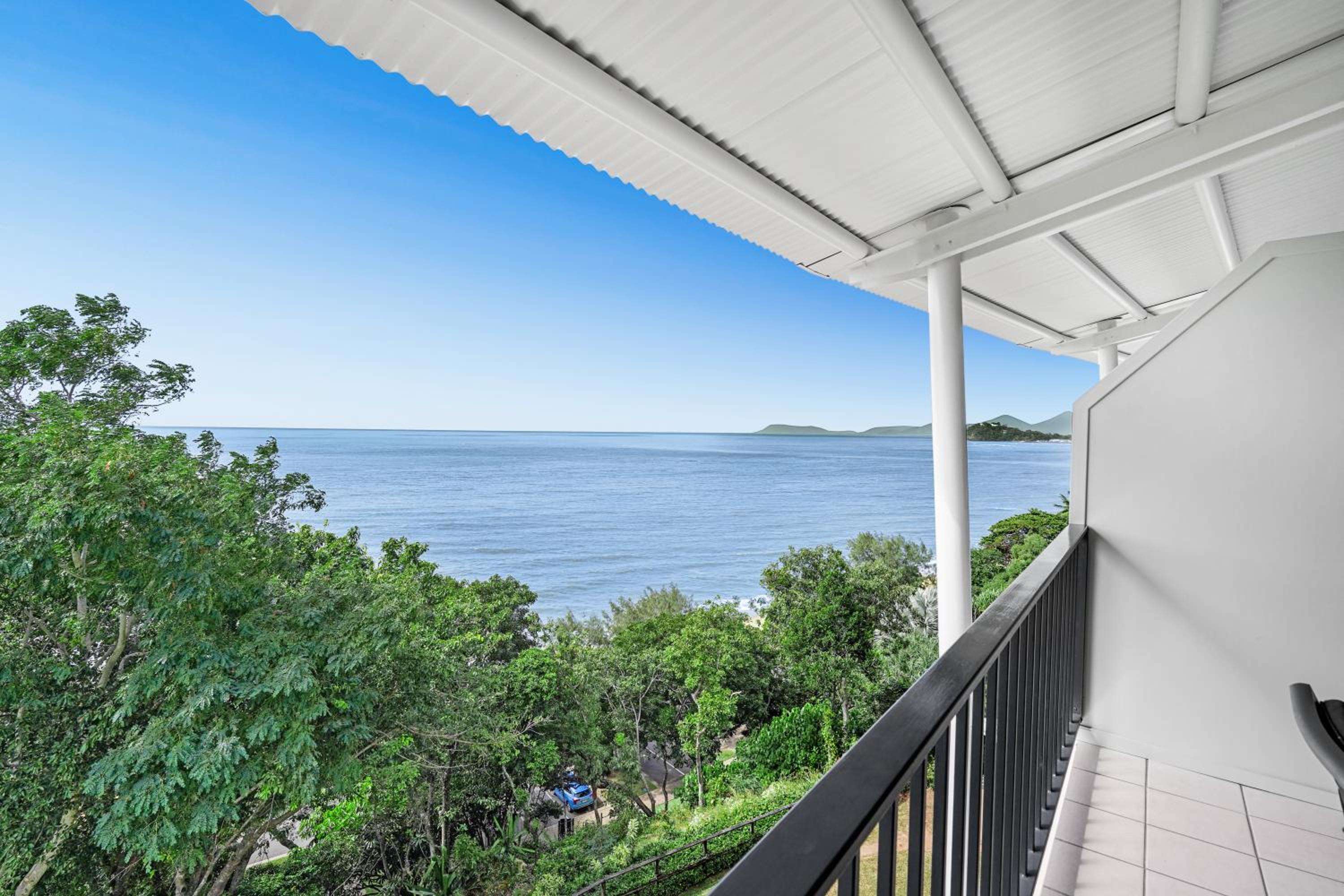 Deluxe Studio with Ocean View photo 2