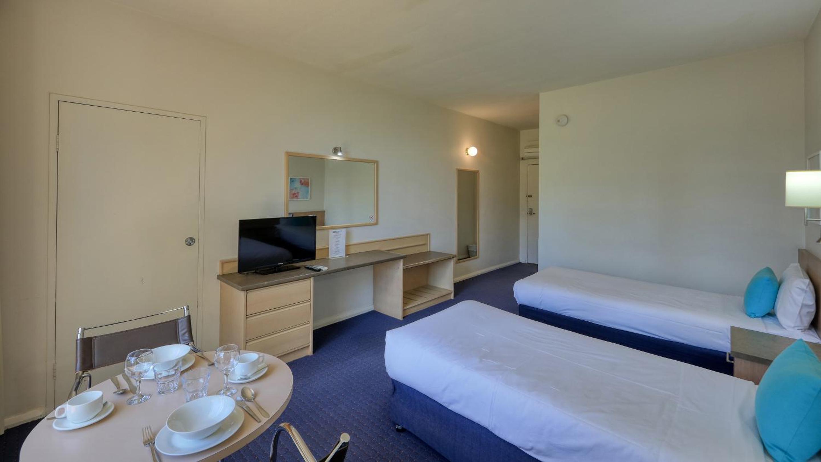 Budget Twin Room - Photo 4