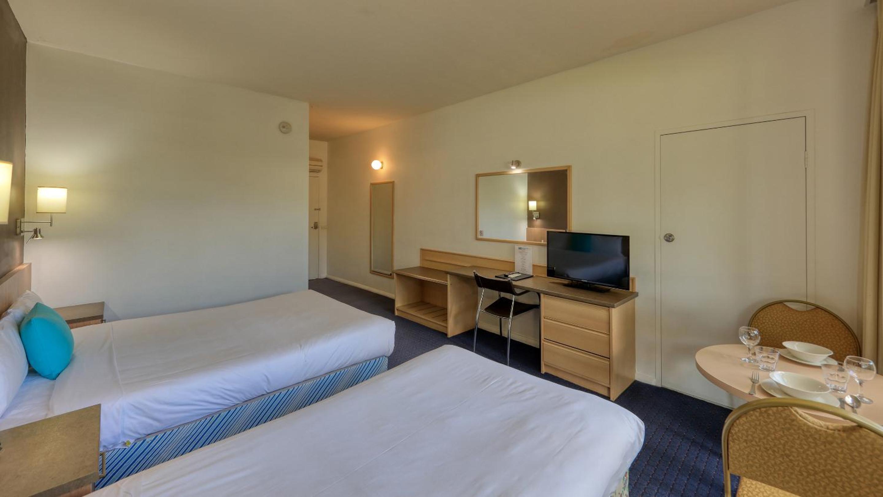 Budget Twin Room - Photo 2