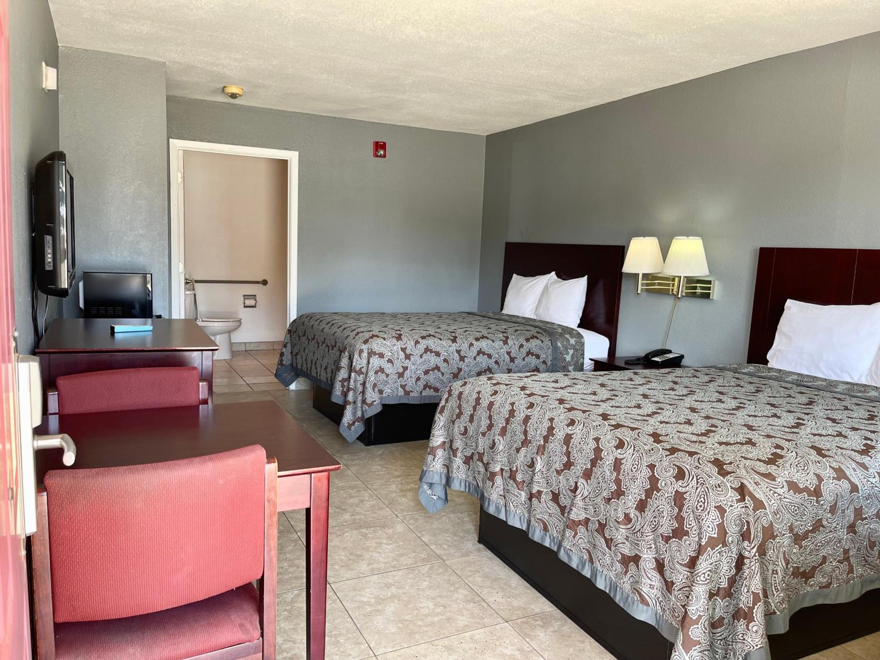 Queen Room with Two Queen Beds - Disability Access photo 1