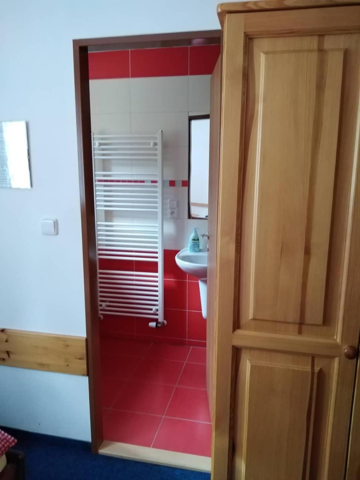 Small Twin Room photo 1