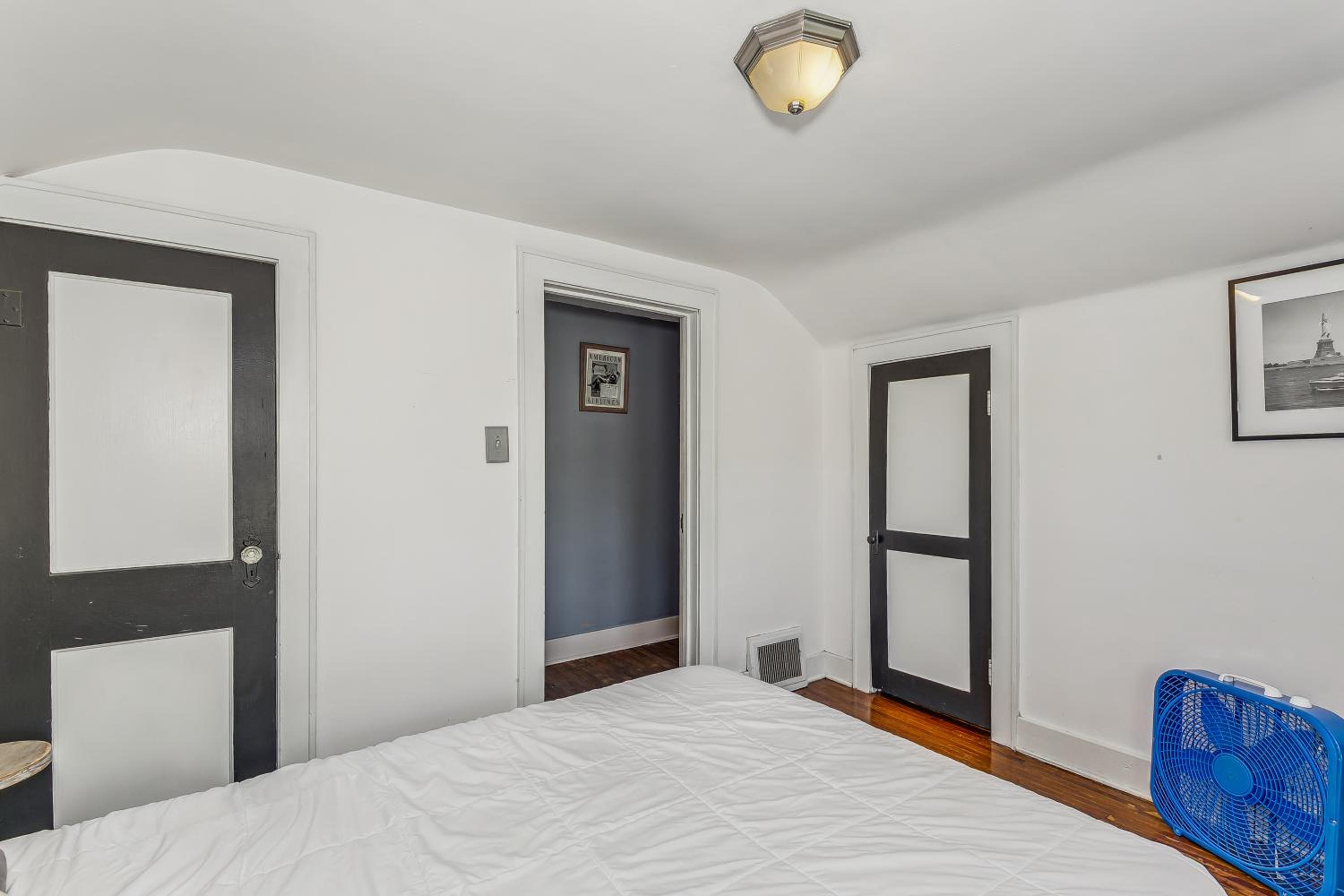 Three-Bedroom House photo 3