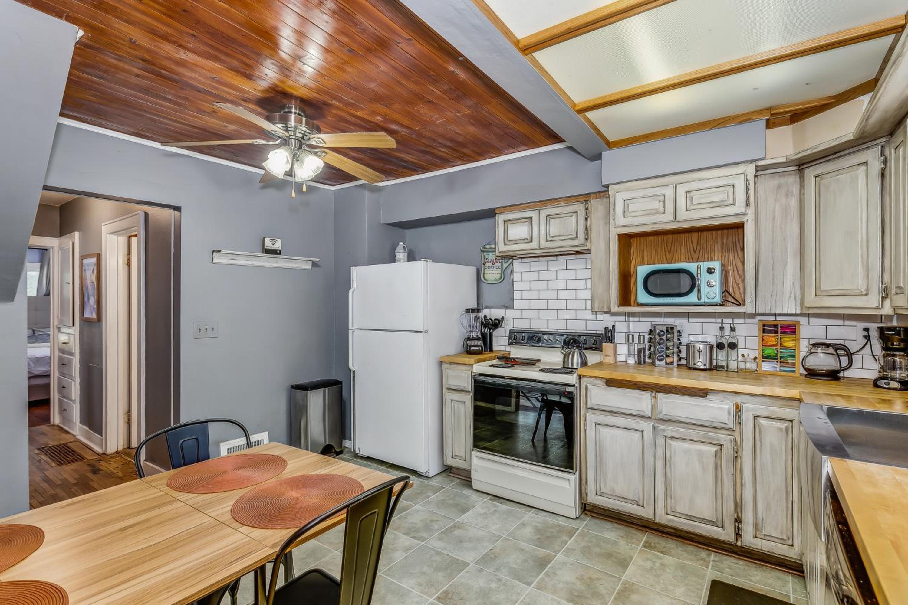 Three-Bedroom House photo 2